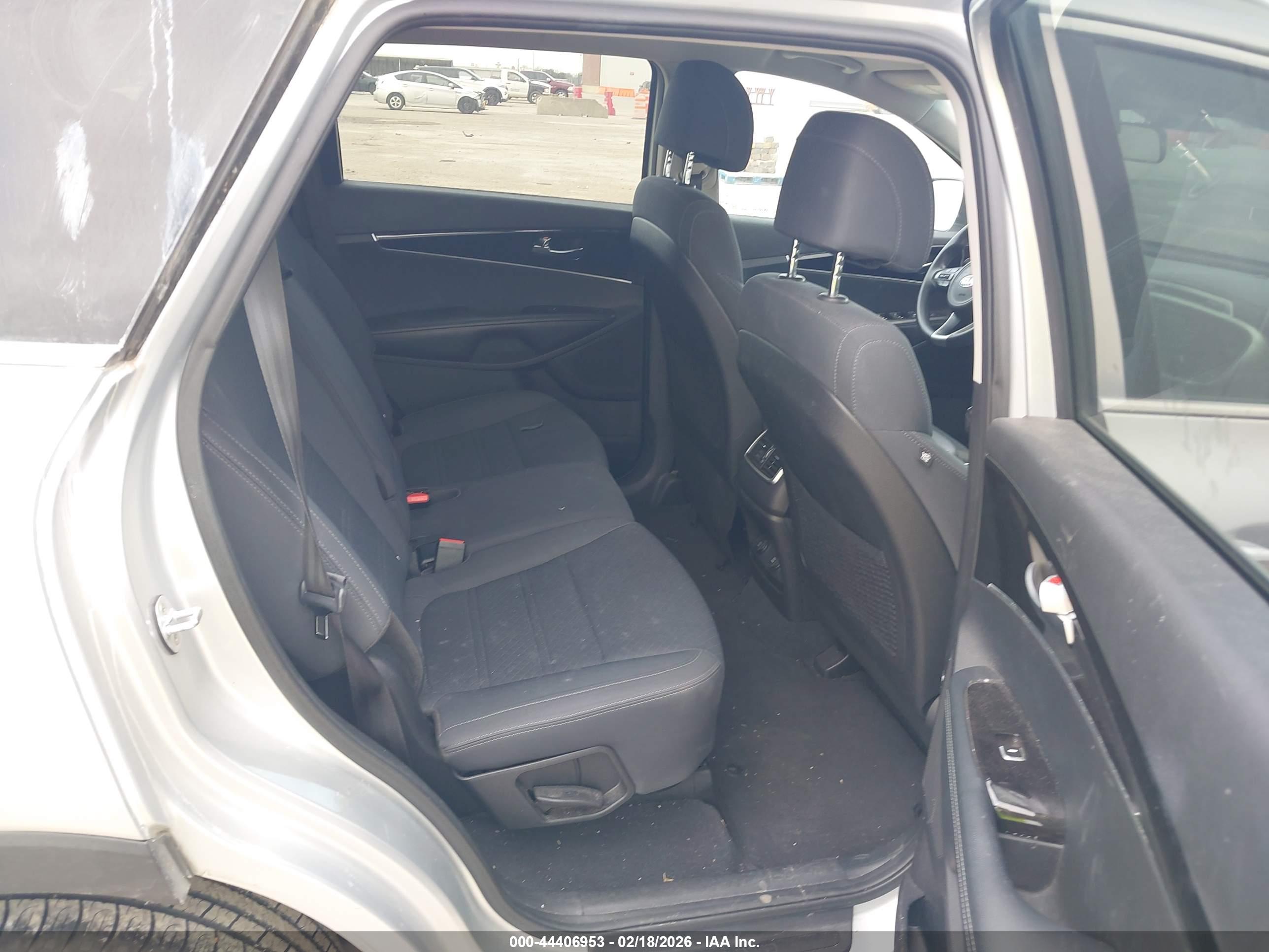 KIA SORENTO image 8