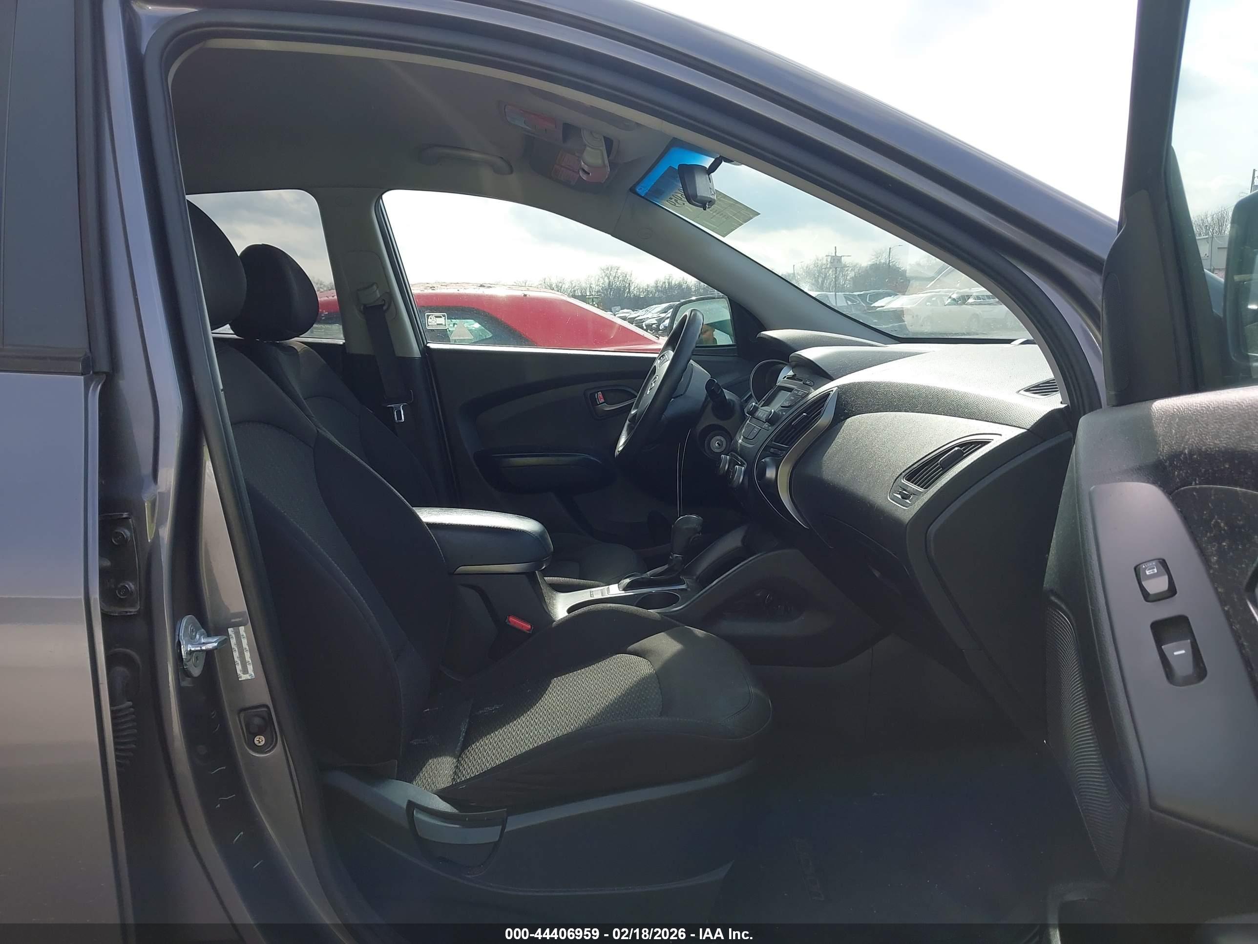HYUNDAI TUCSON image 5