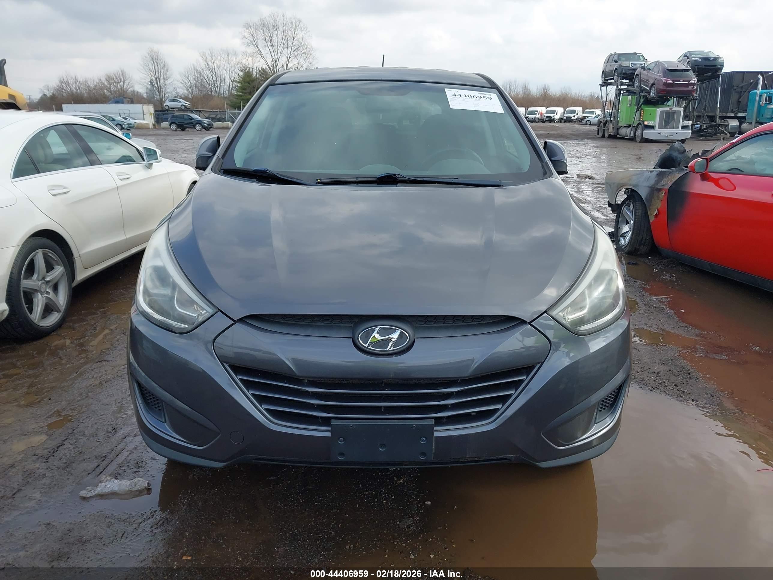 HYUNDAI TUCSON image 6