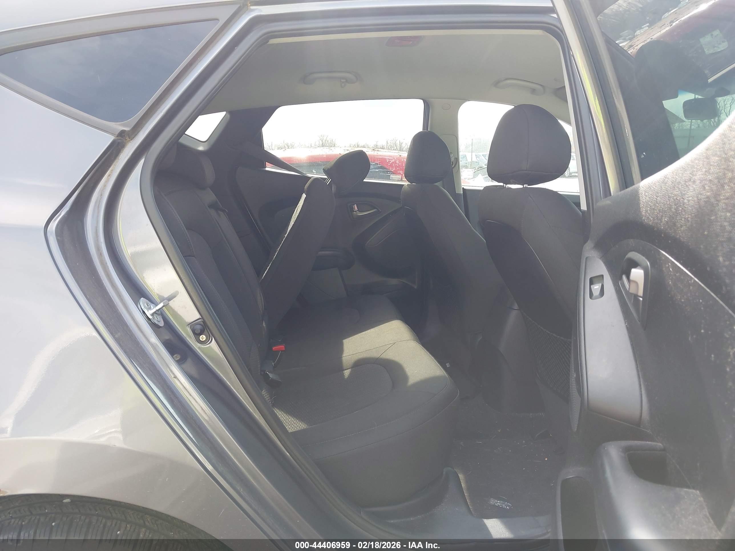 HYUNDAI TUCSON image 8