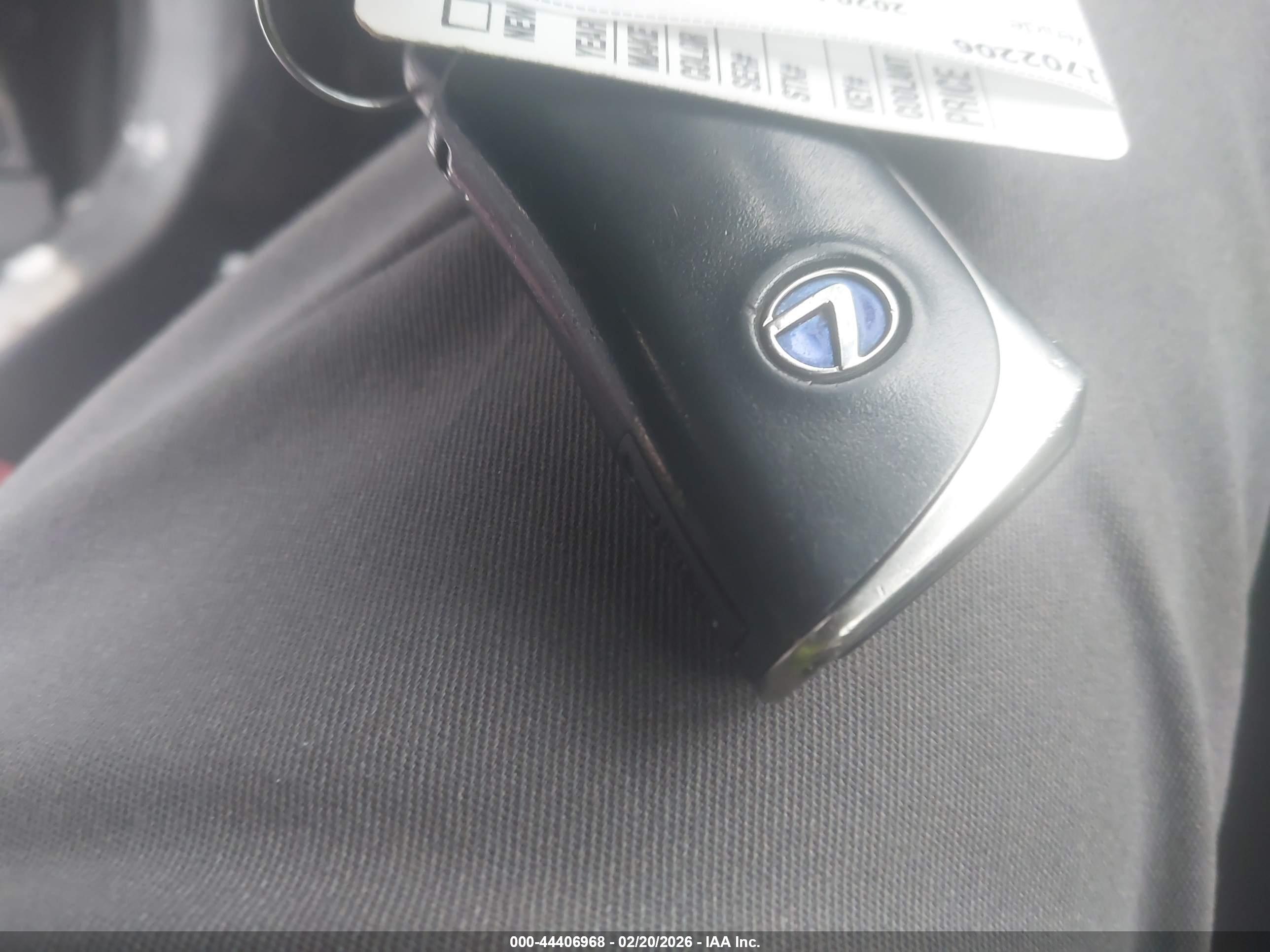 LEXUS UX image 11