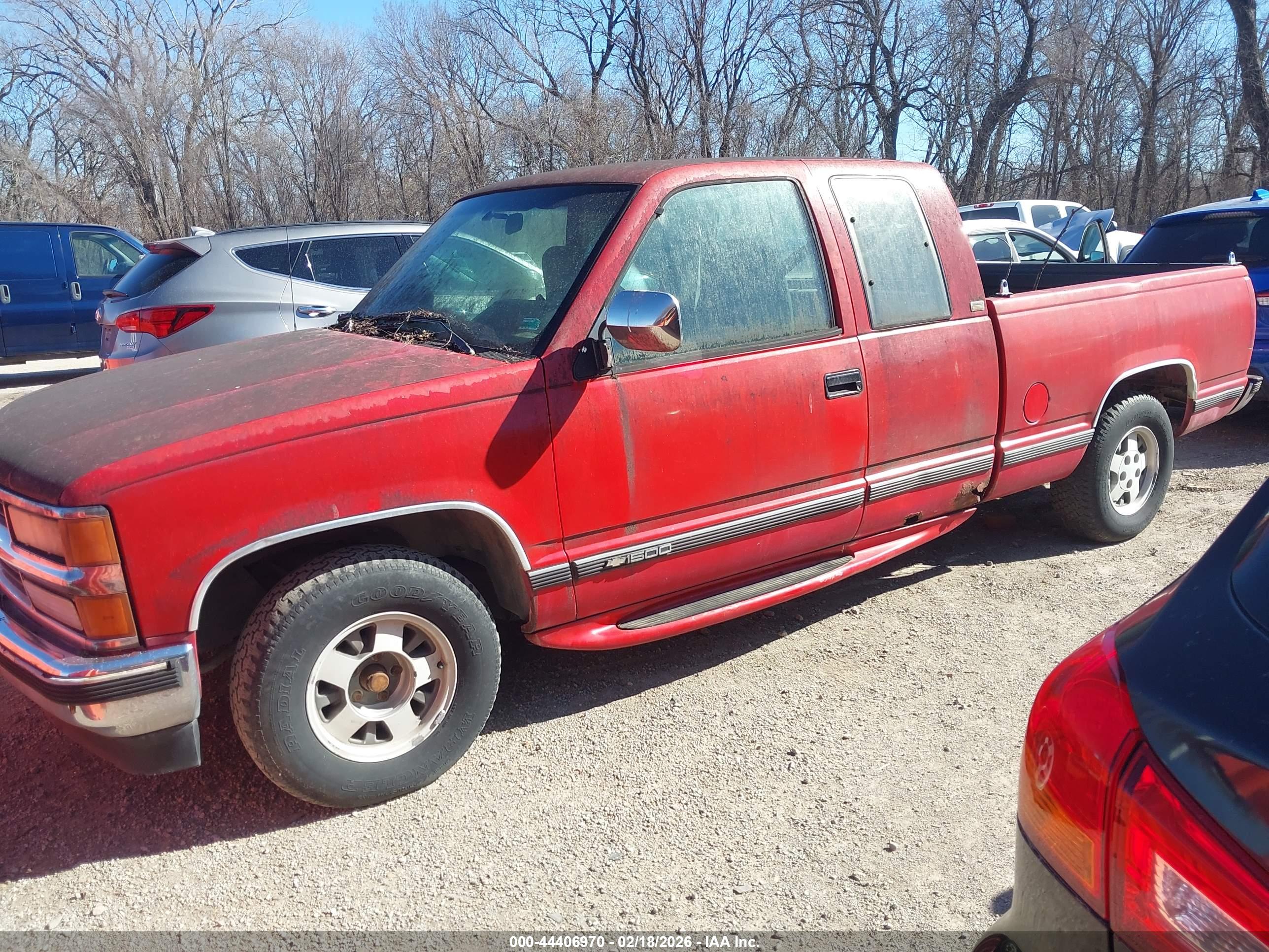 CHEVROLET GMT-400 image 2