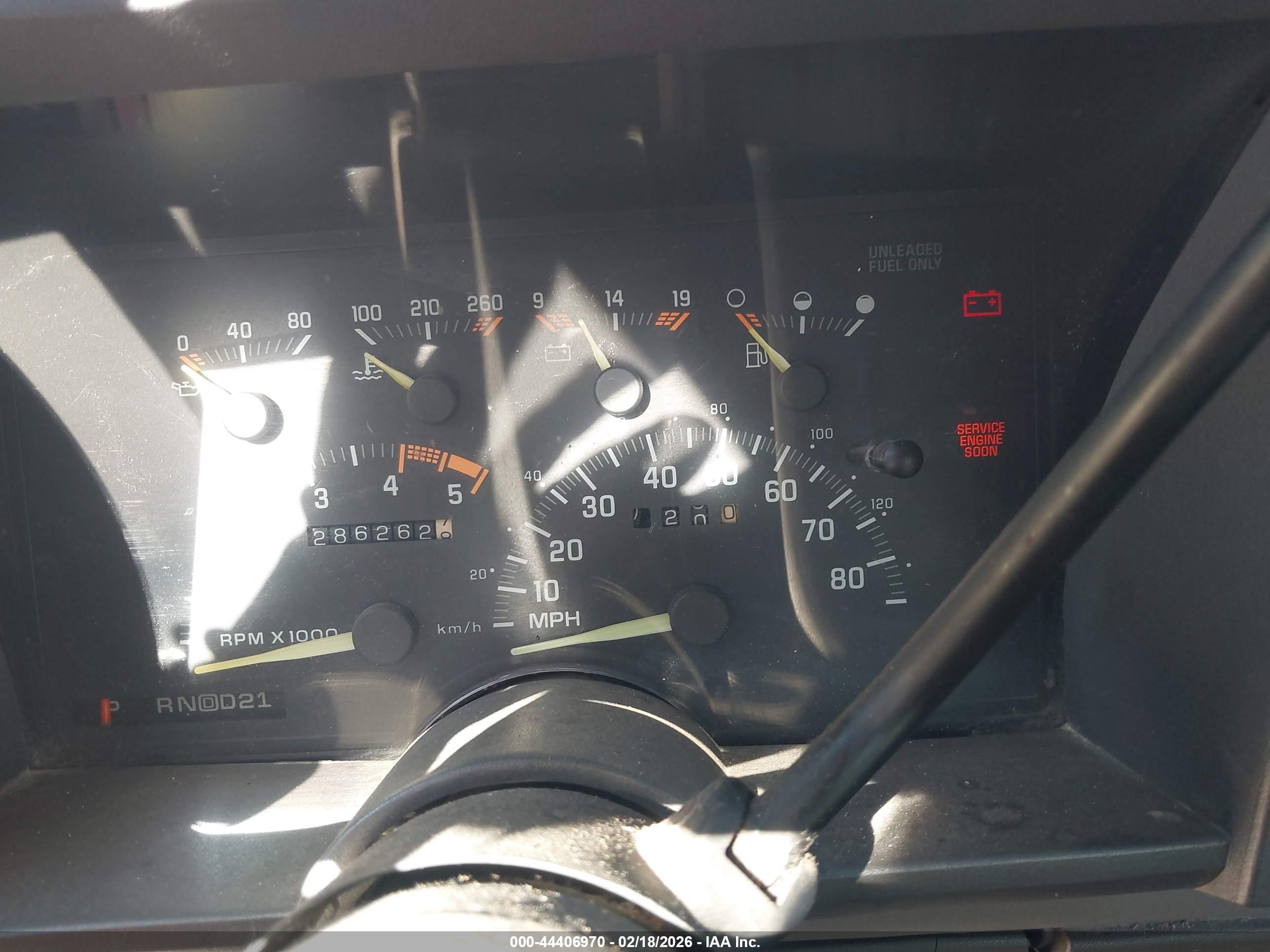 CHEVROLET GMT-400 image 7