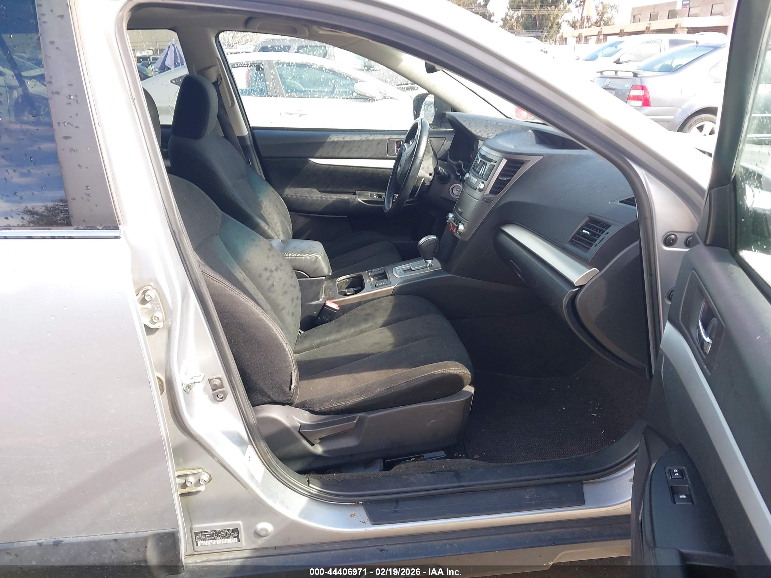 SUBARU OUTBACK image 5