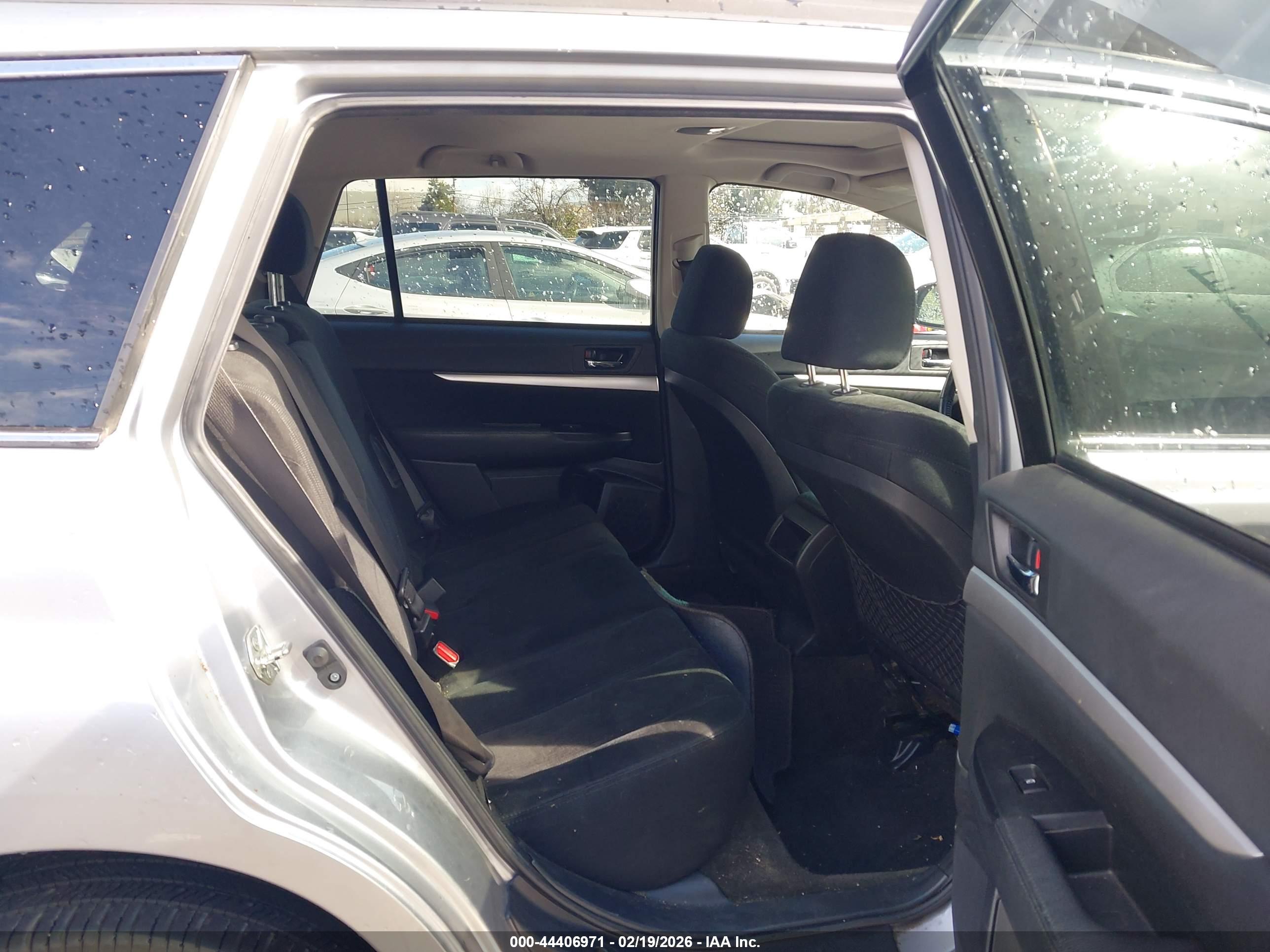 SUBARU OUTBACK image 8