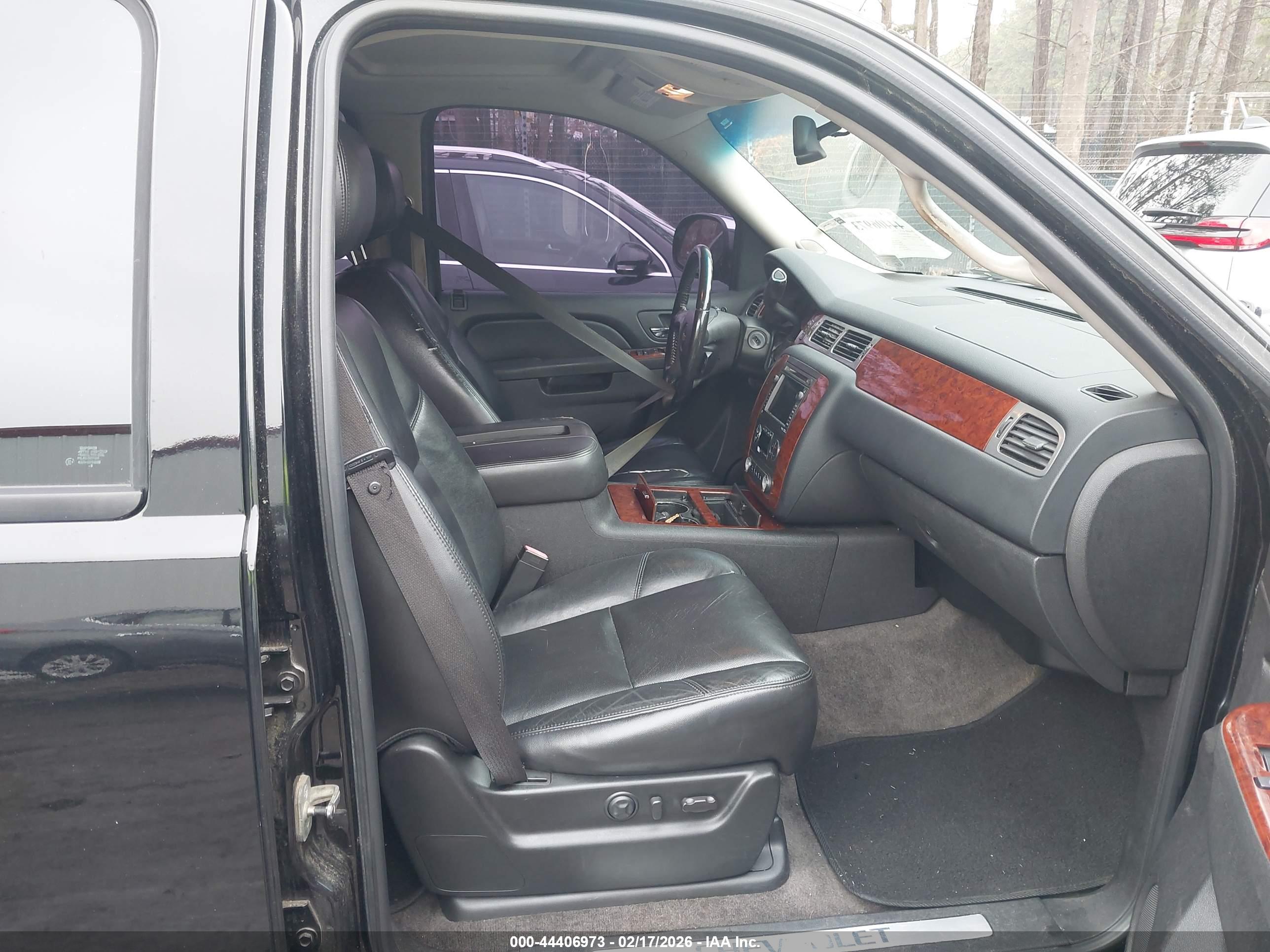 CHEVROLET TAHOE image 5