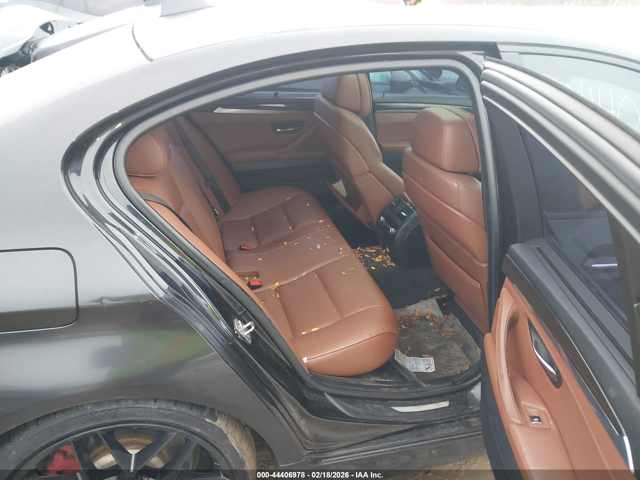 BMW 550I image 8