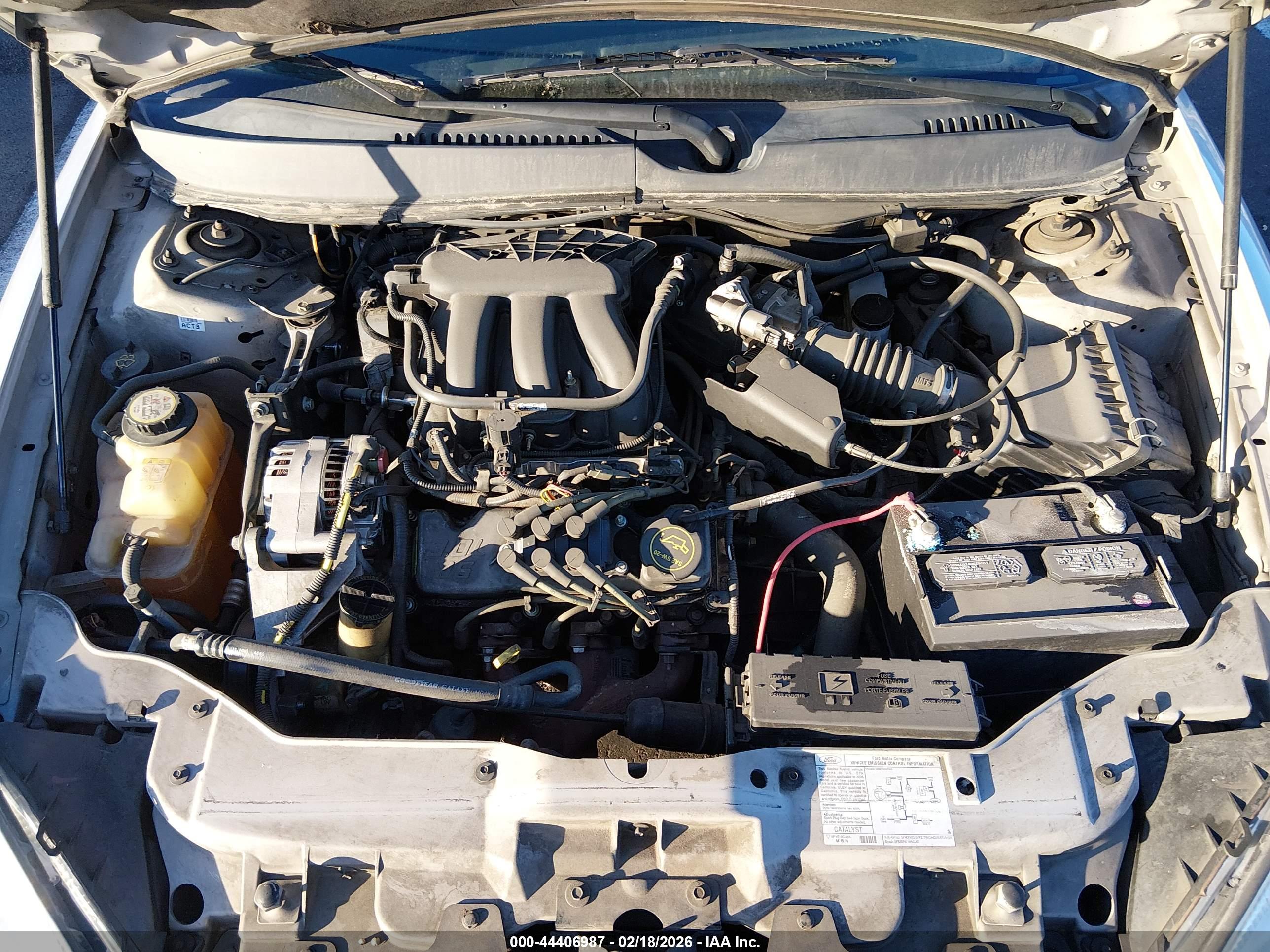 FORD TAURUS image 10