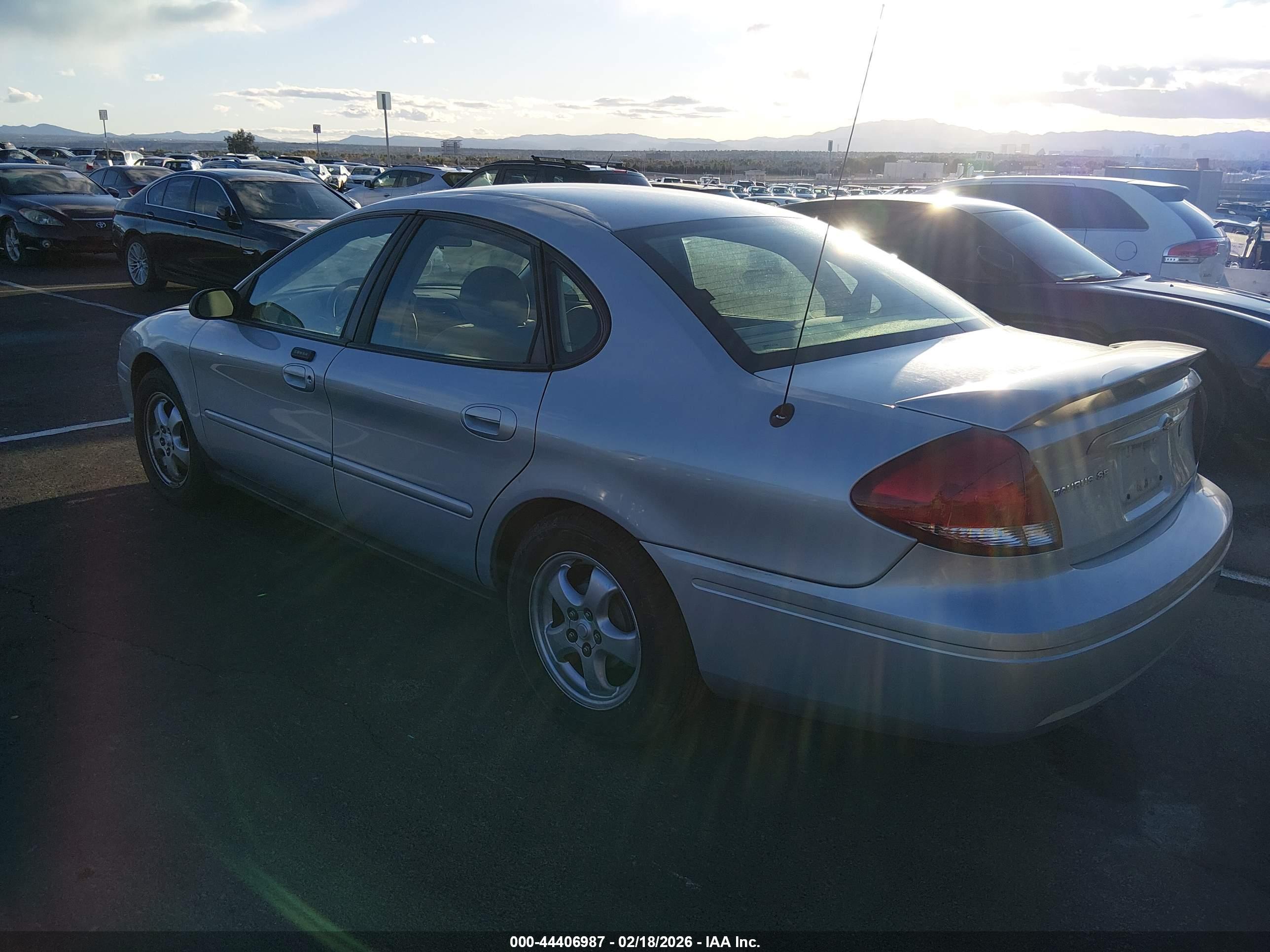 FORD TAURUS image 3