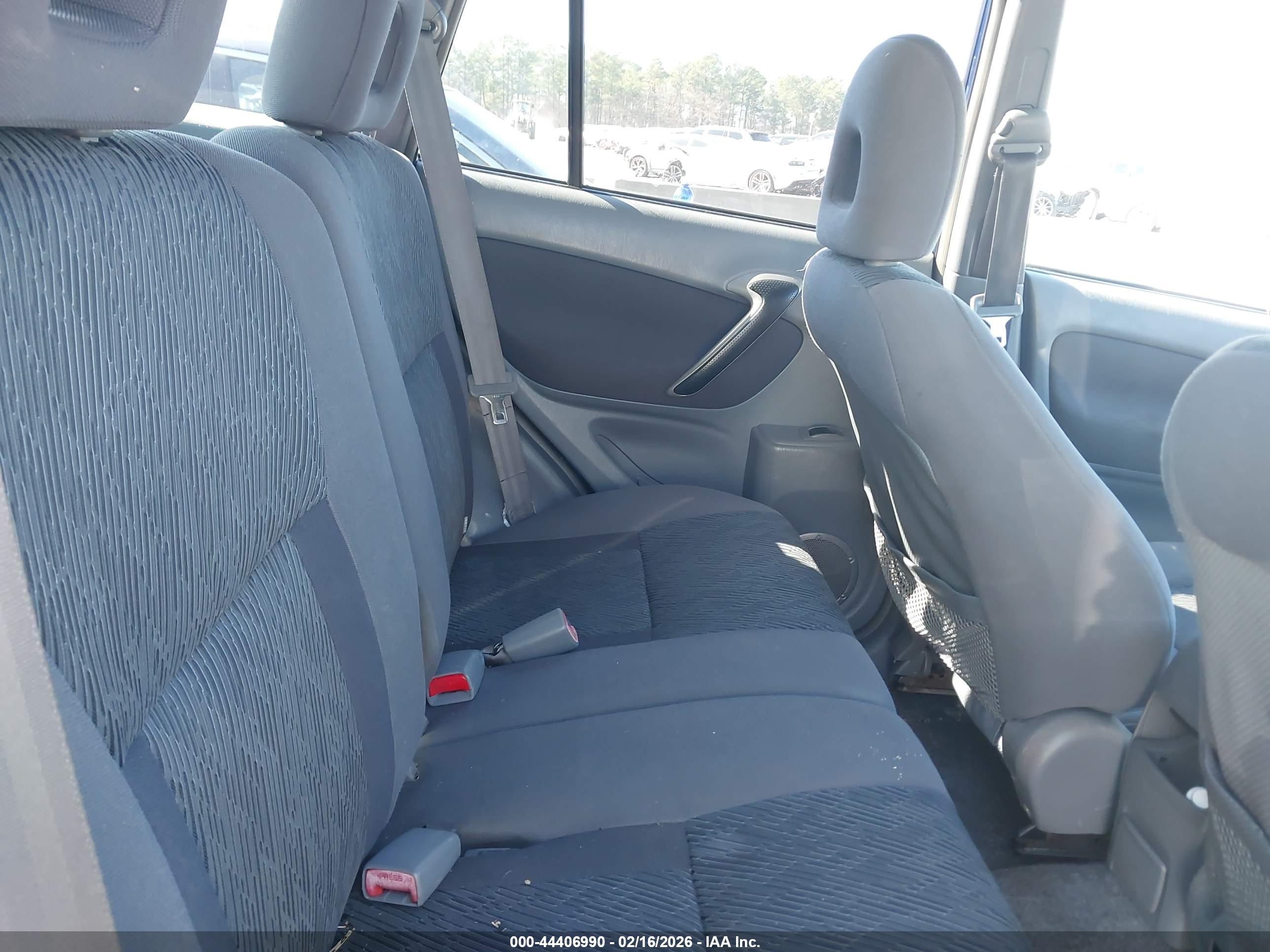 TOYOTA RAV4 image 8