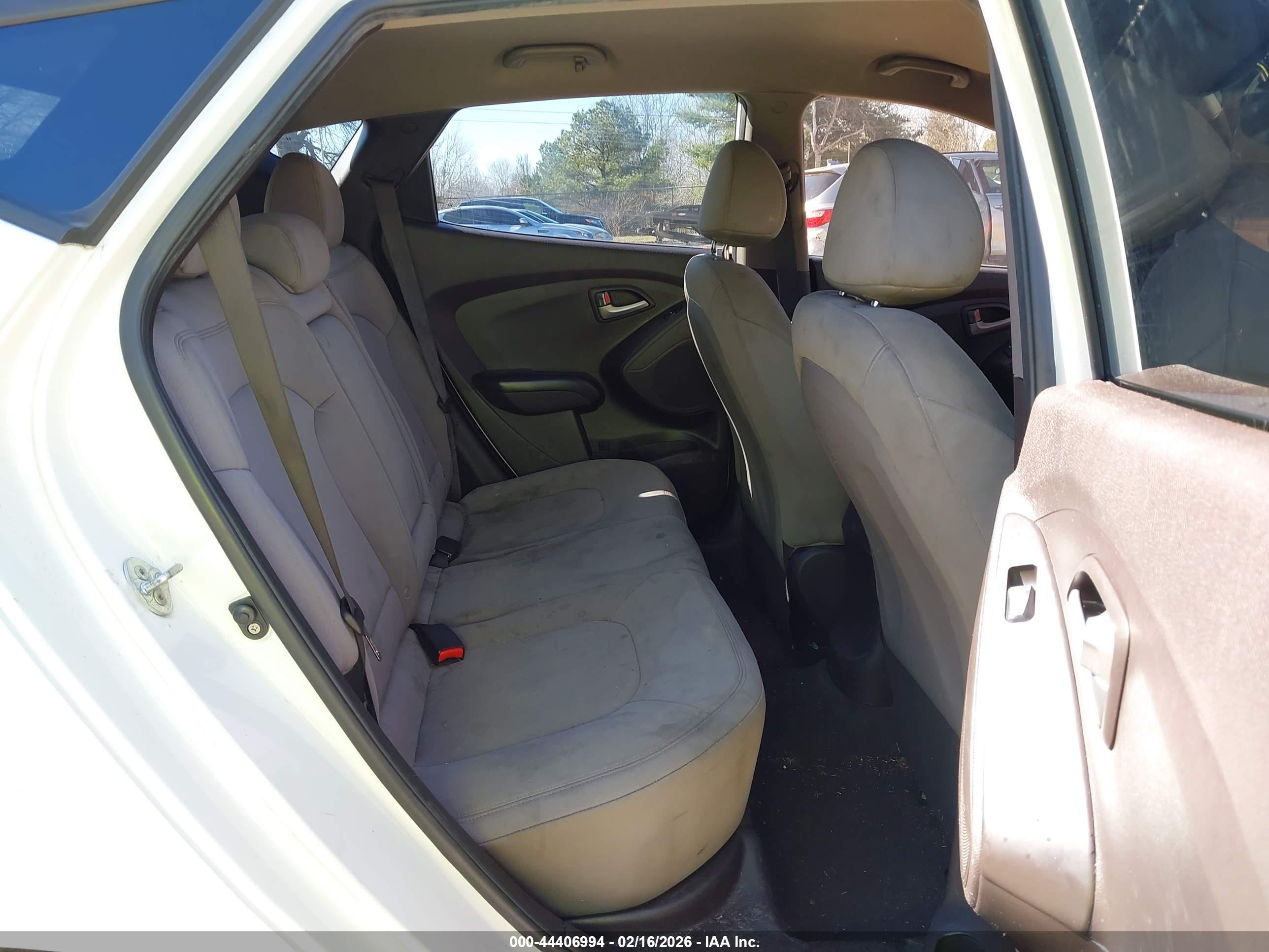 HYUNDAI TUCSON image 8
