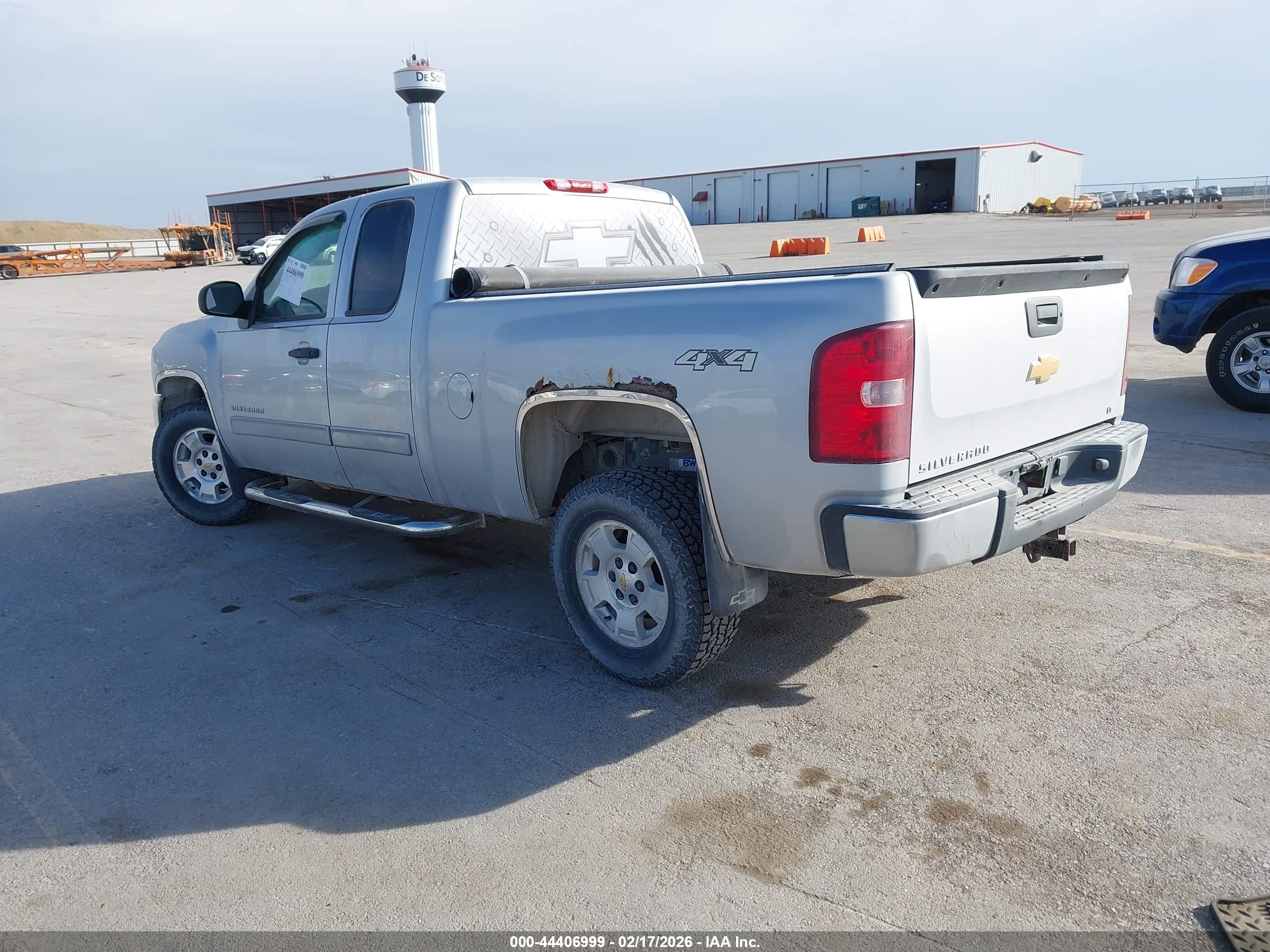 CHEVROLET SILVERADO image 3