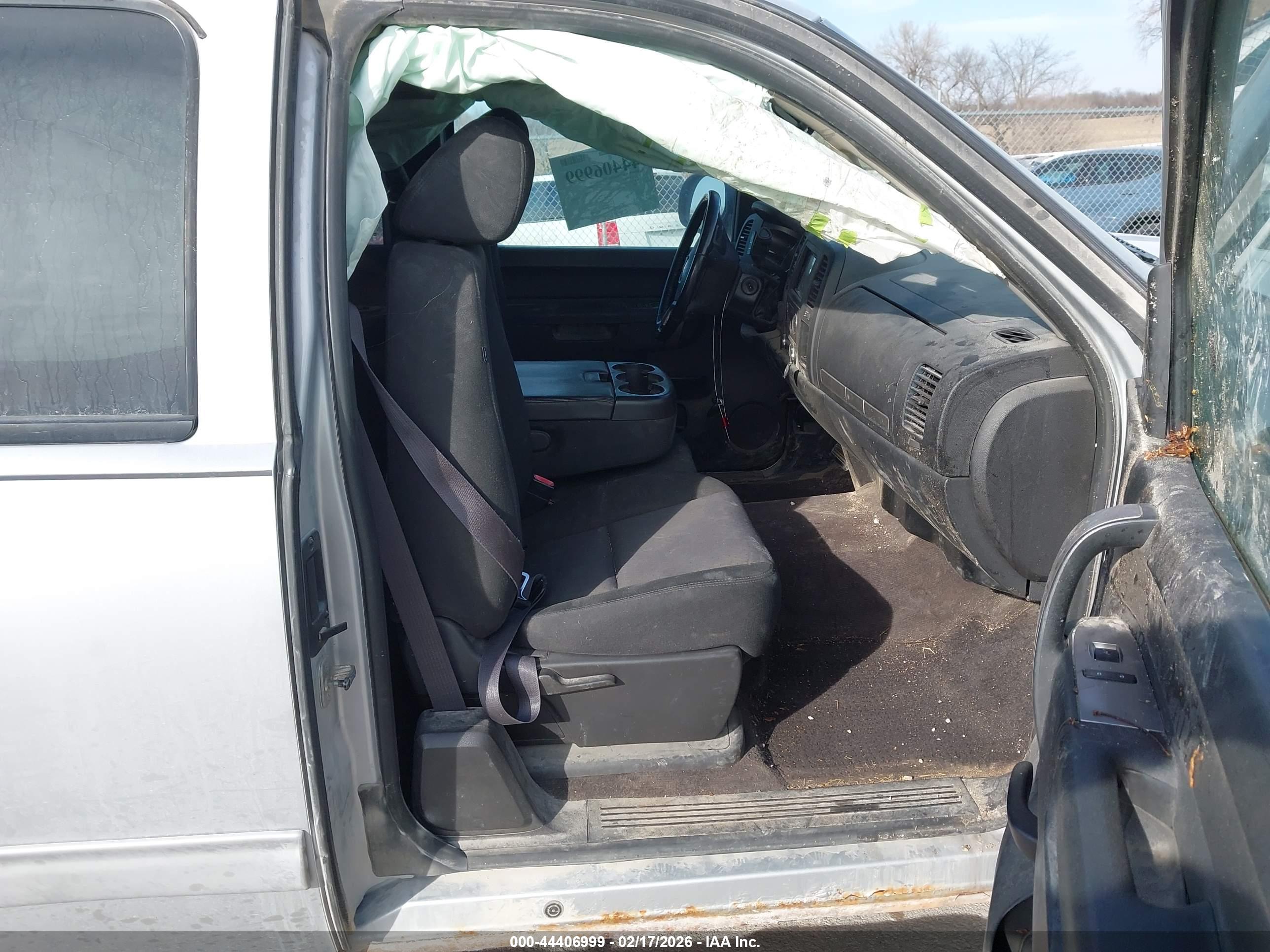 CHEVROLET SILVERADO image 5