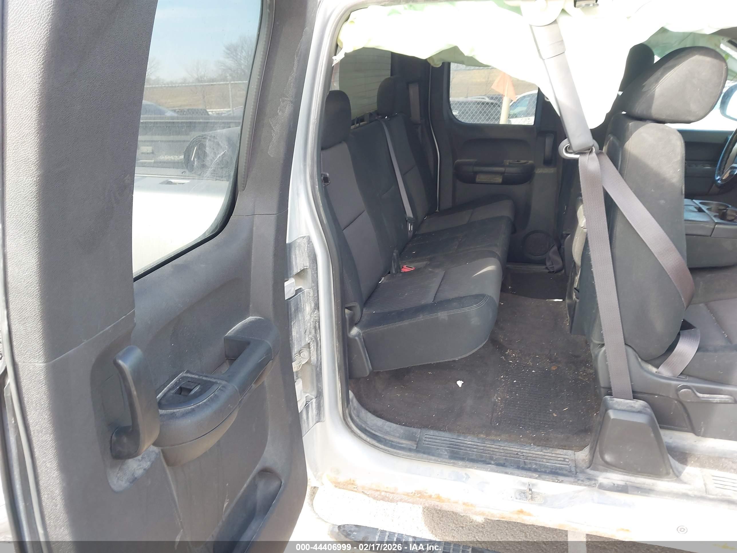 CHEVROLET SILVERADO image 8