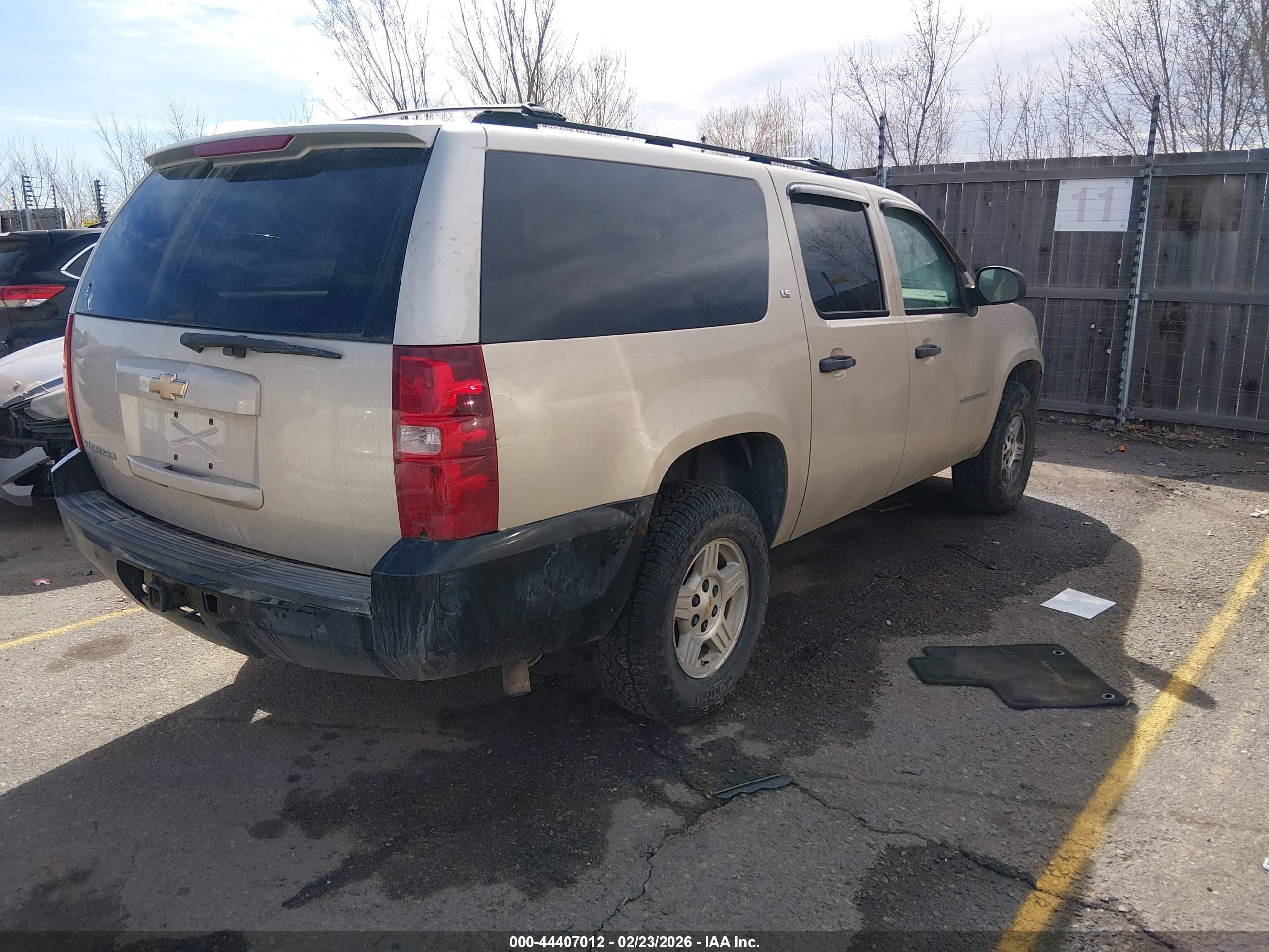 CHEVROLET SUBURBAN image 4