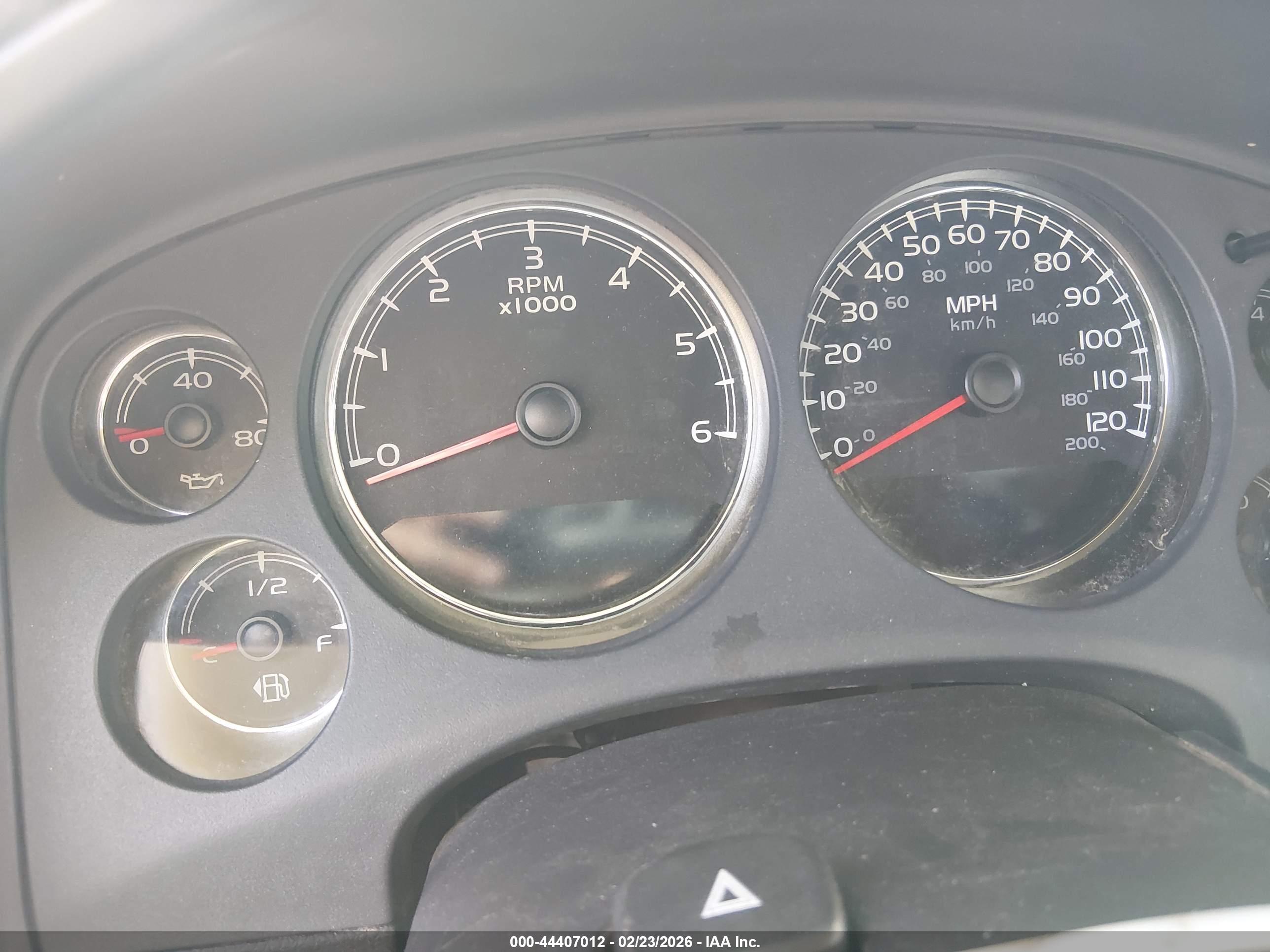 CHEVROLET SUBURBAN image 7