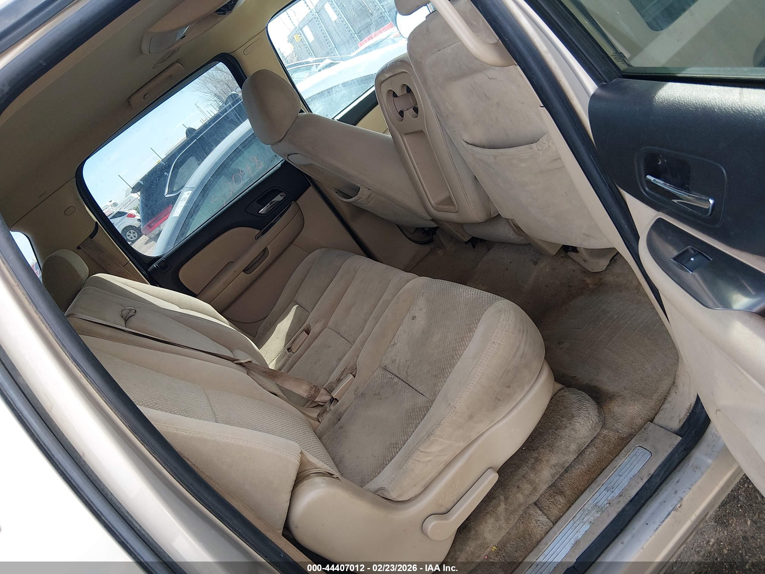 CHEVROLET SUBURBAN image 8