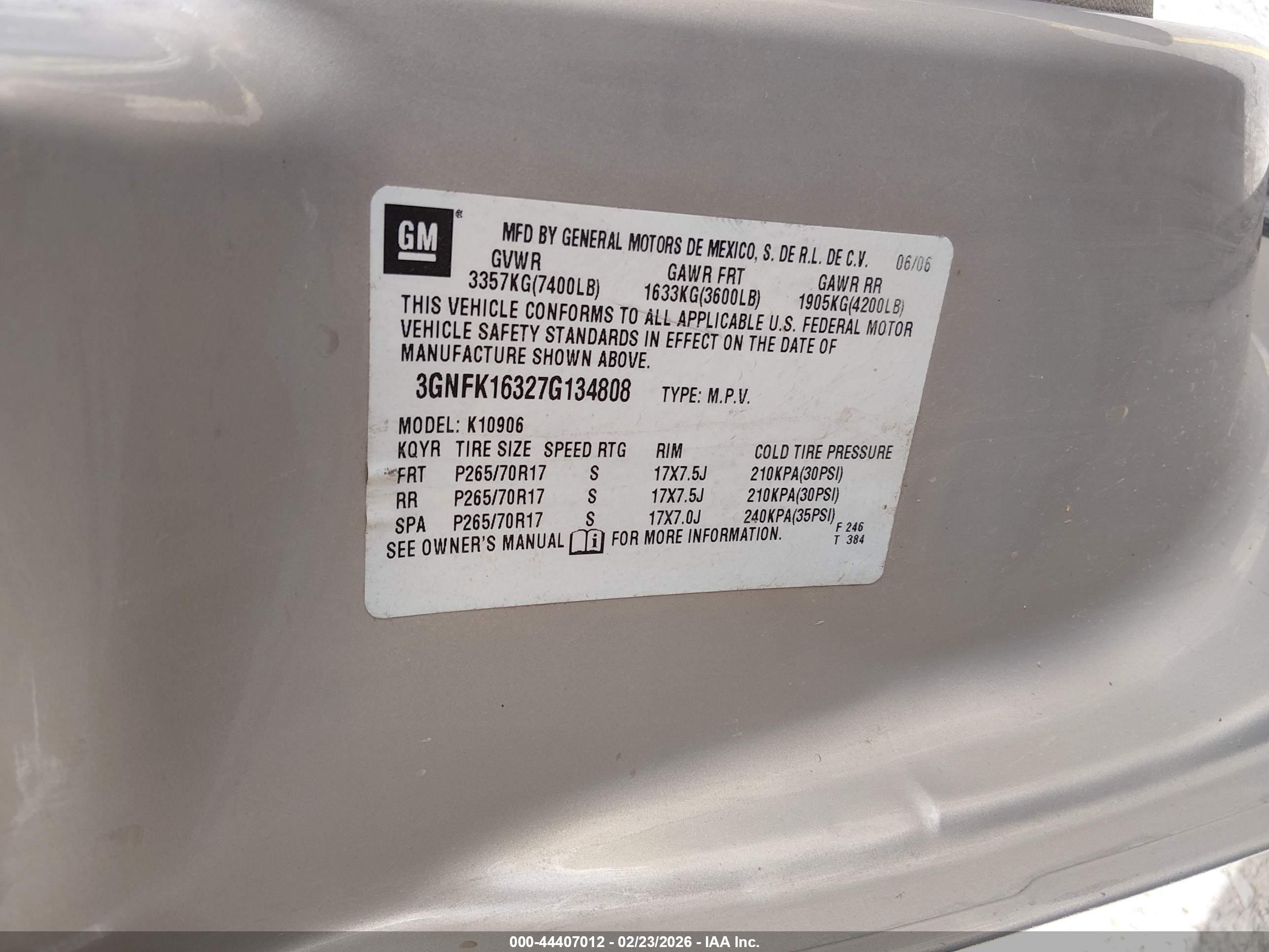 CHEVROLET SUBURBAN image 9