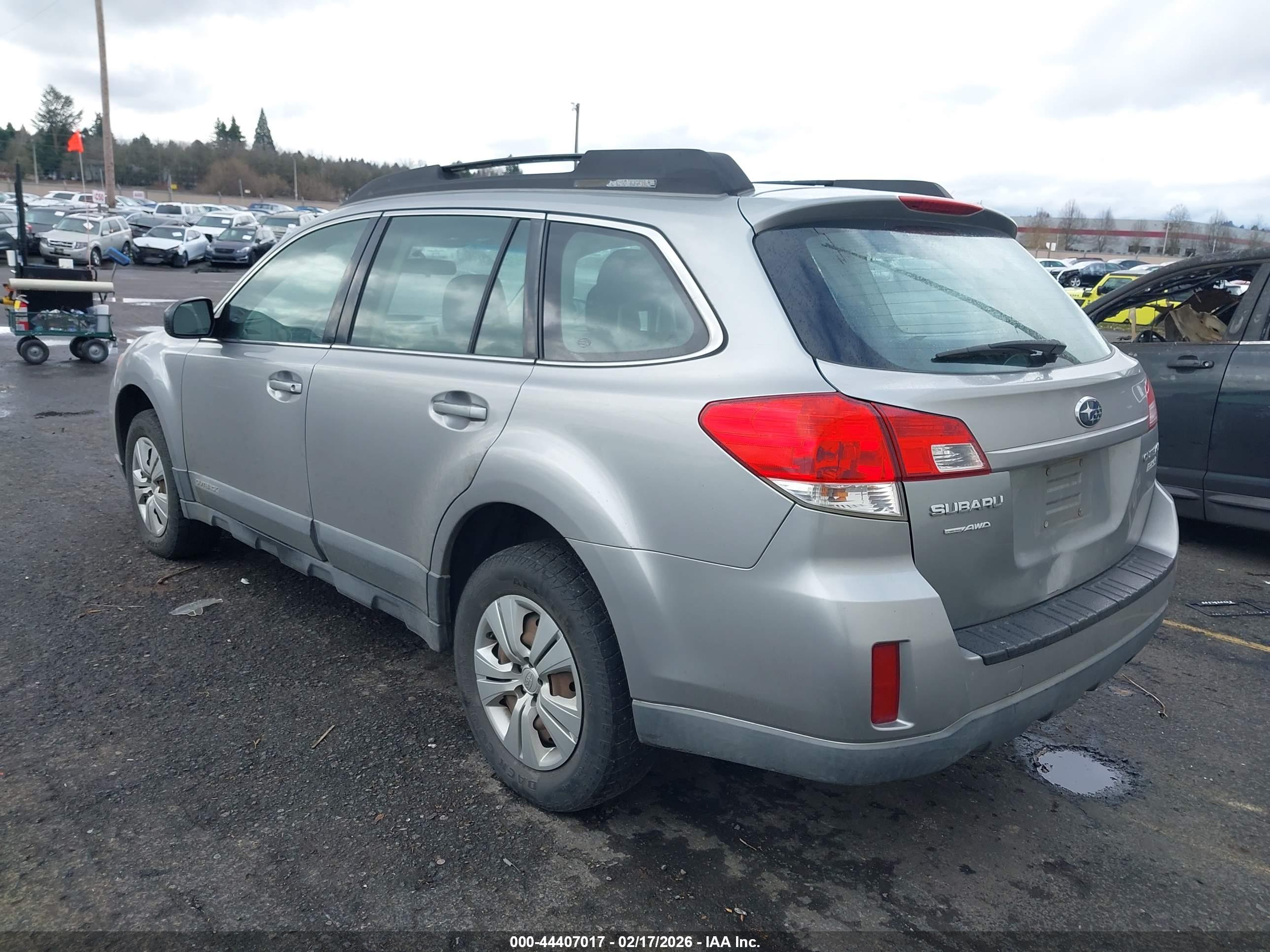 SUBARU OUTBACK image 3
