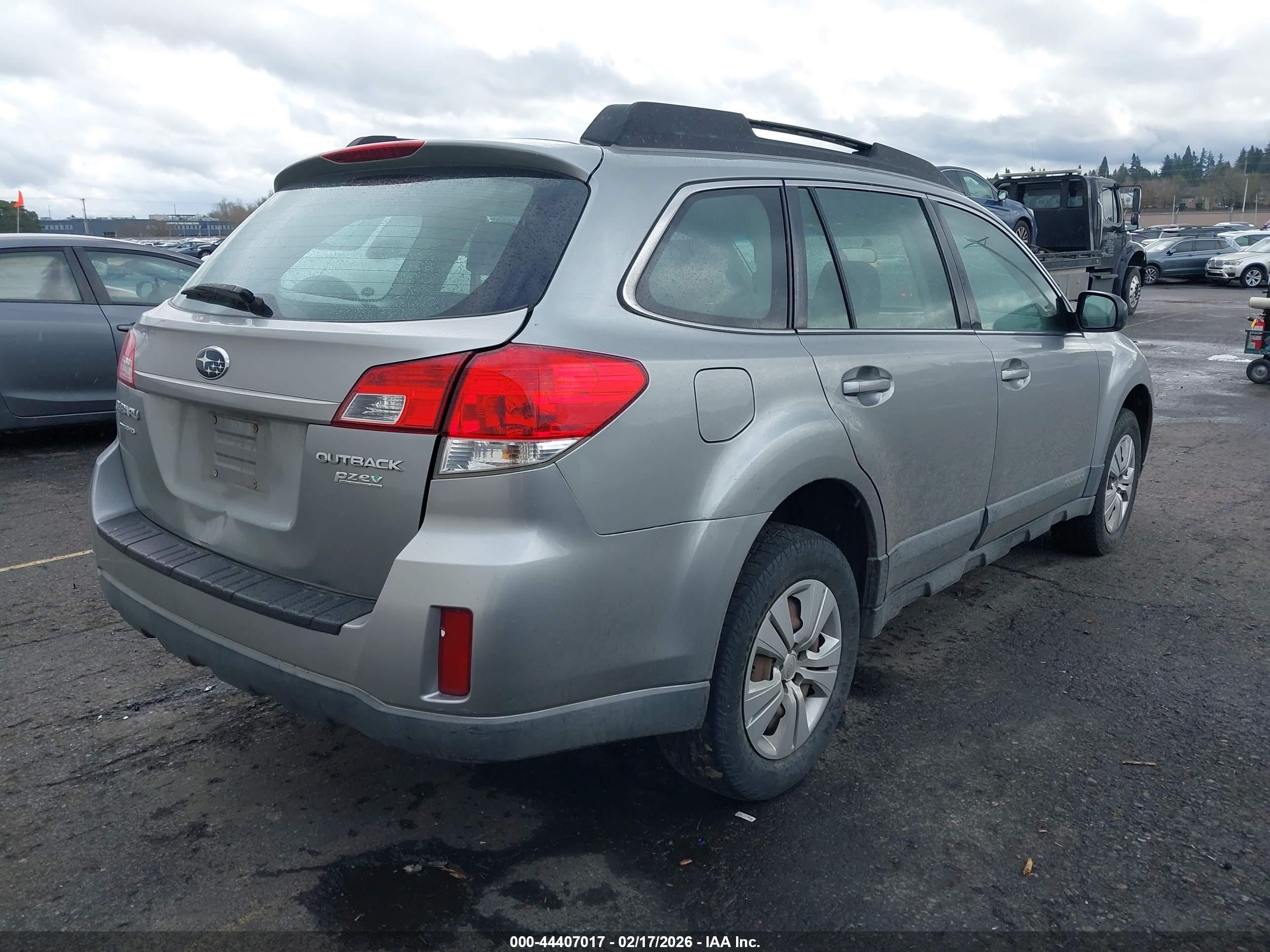 SUBARU OUTBACK image 4