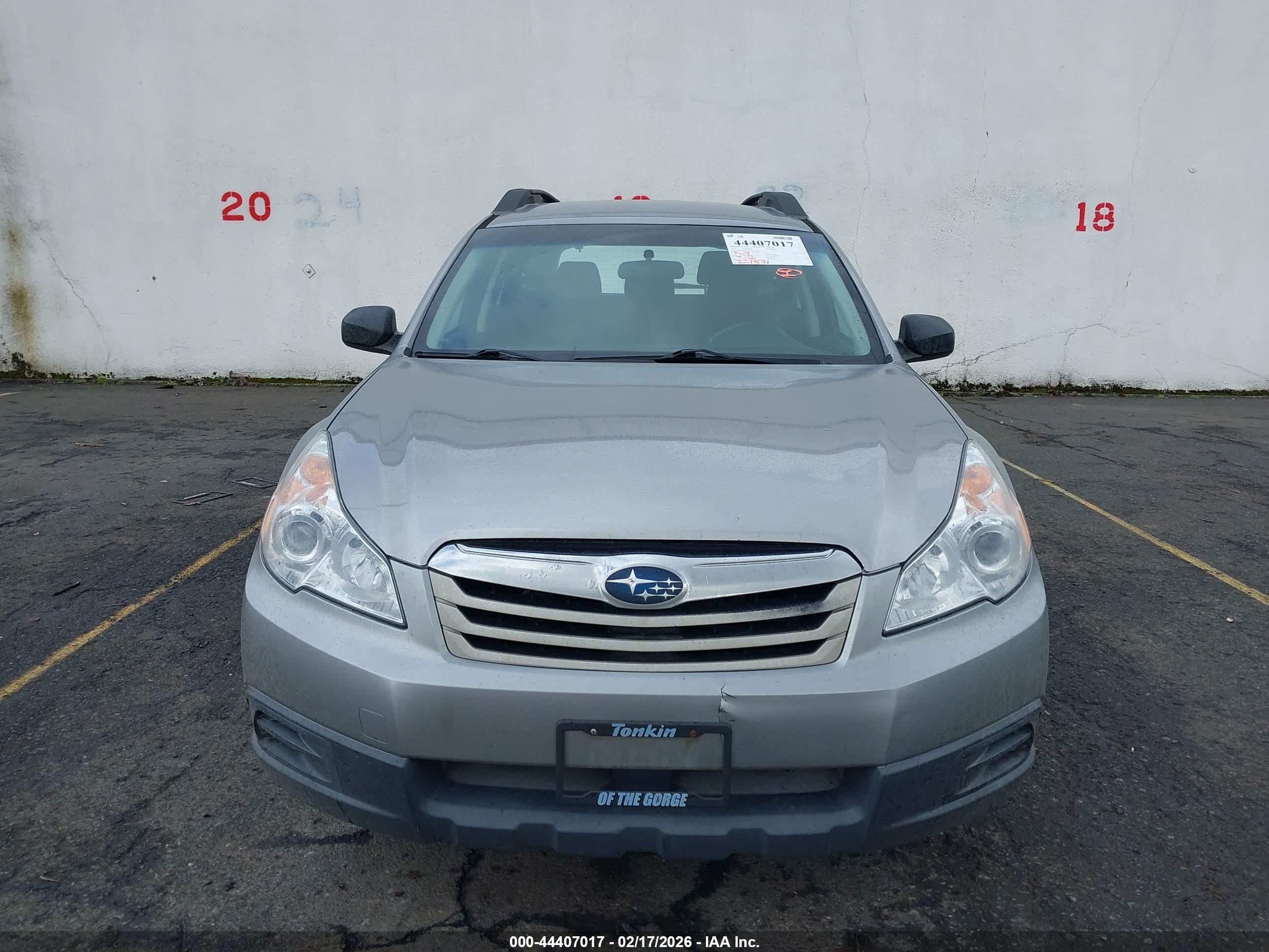 SUBARU OUTBACK image 6