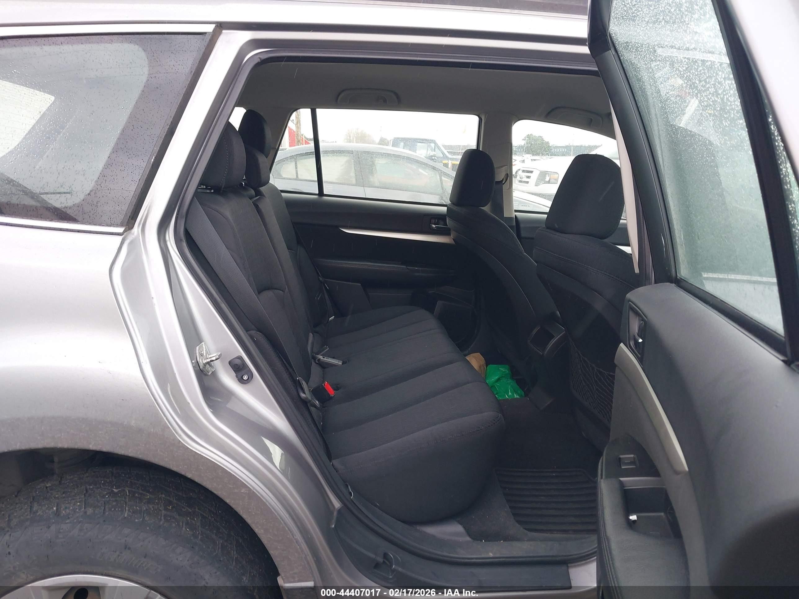 SUBARU OUTBACK image 8
