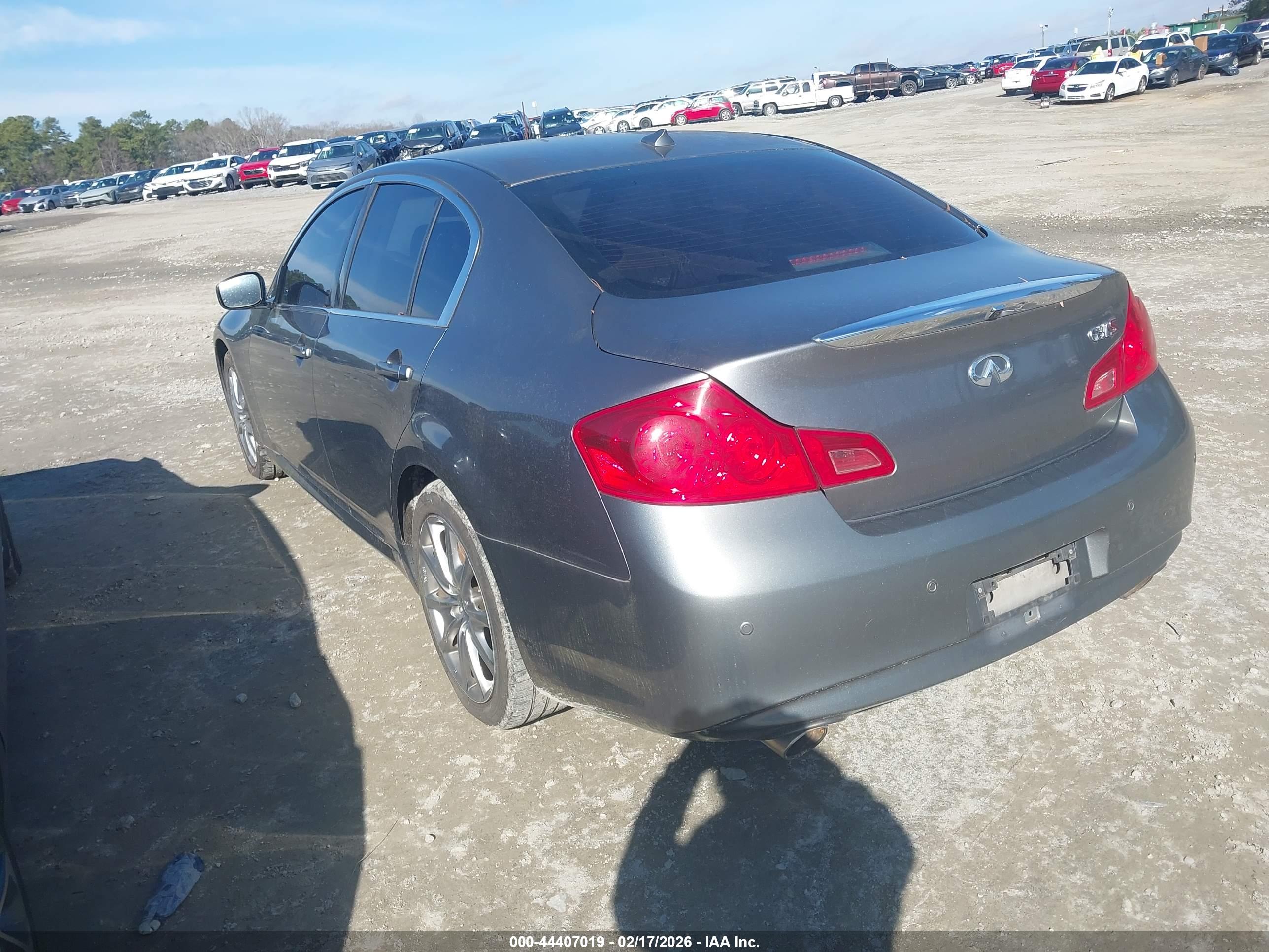 INFINITI G37 image 3