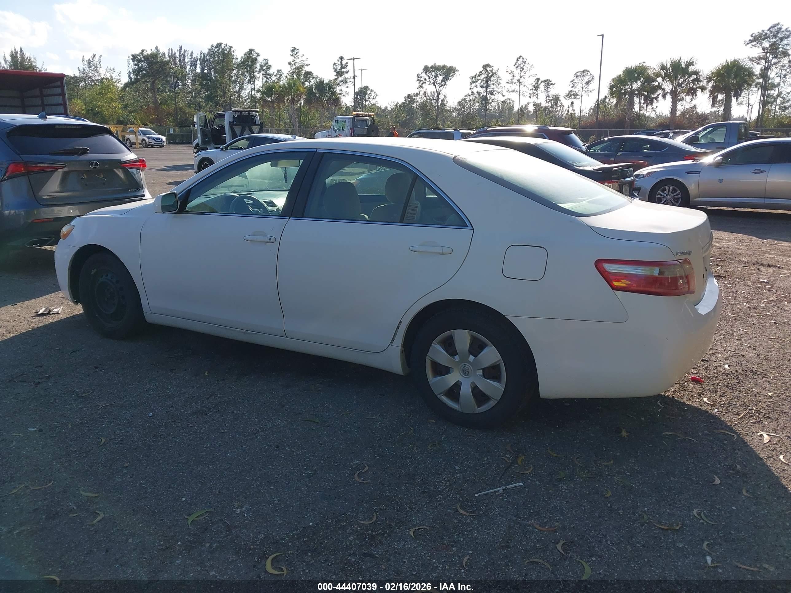 TOYOTA CAMRY image 3
