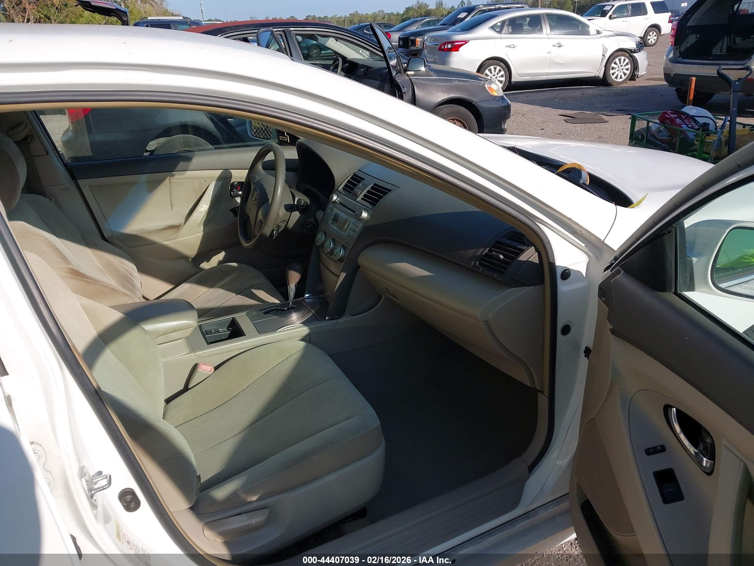 TOYOTA CAMRY image 5