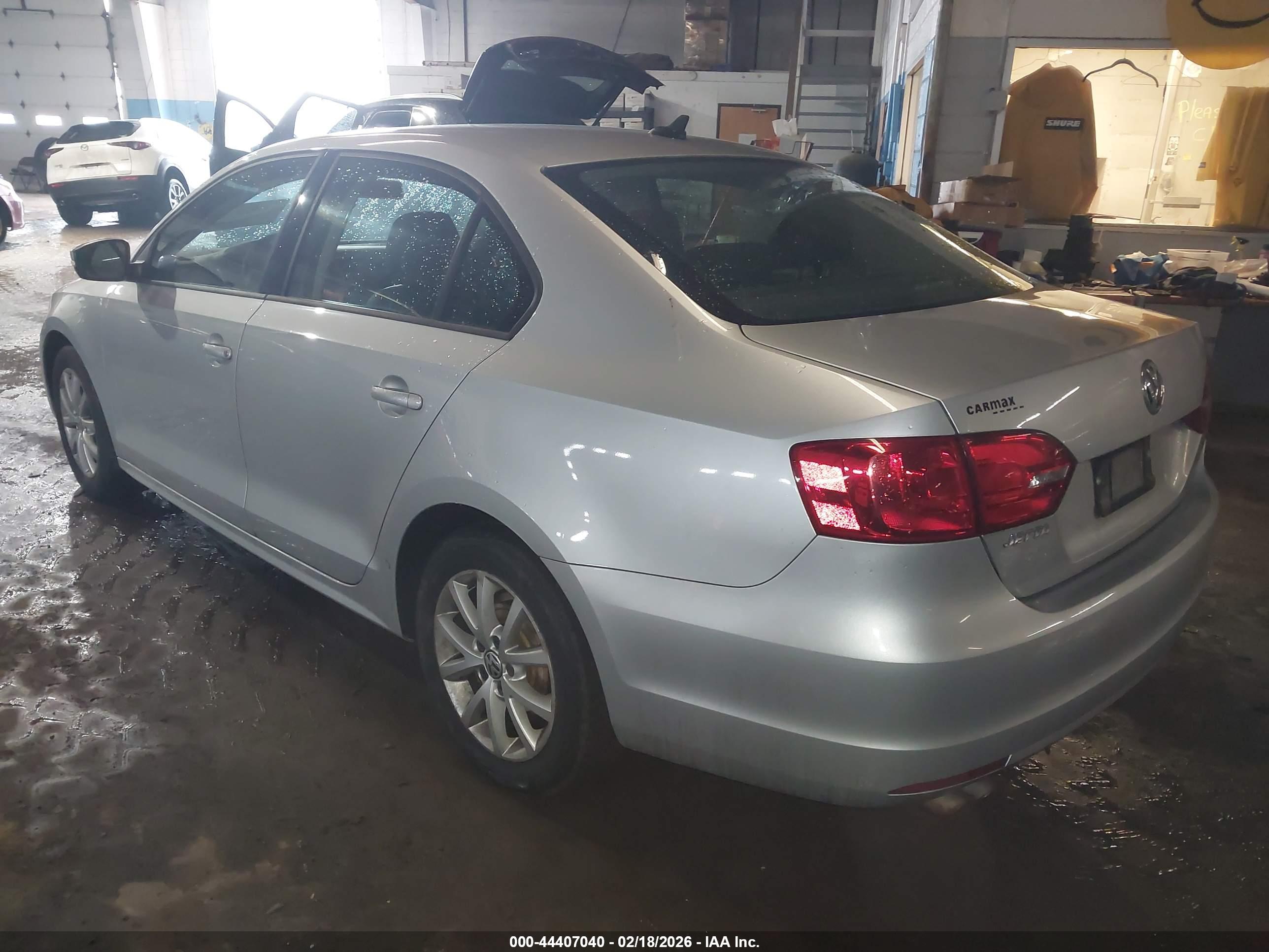 VOLKSWAGEN JETTA image 3
