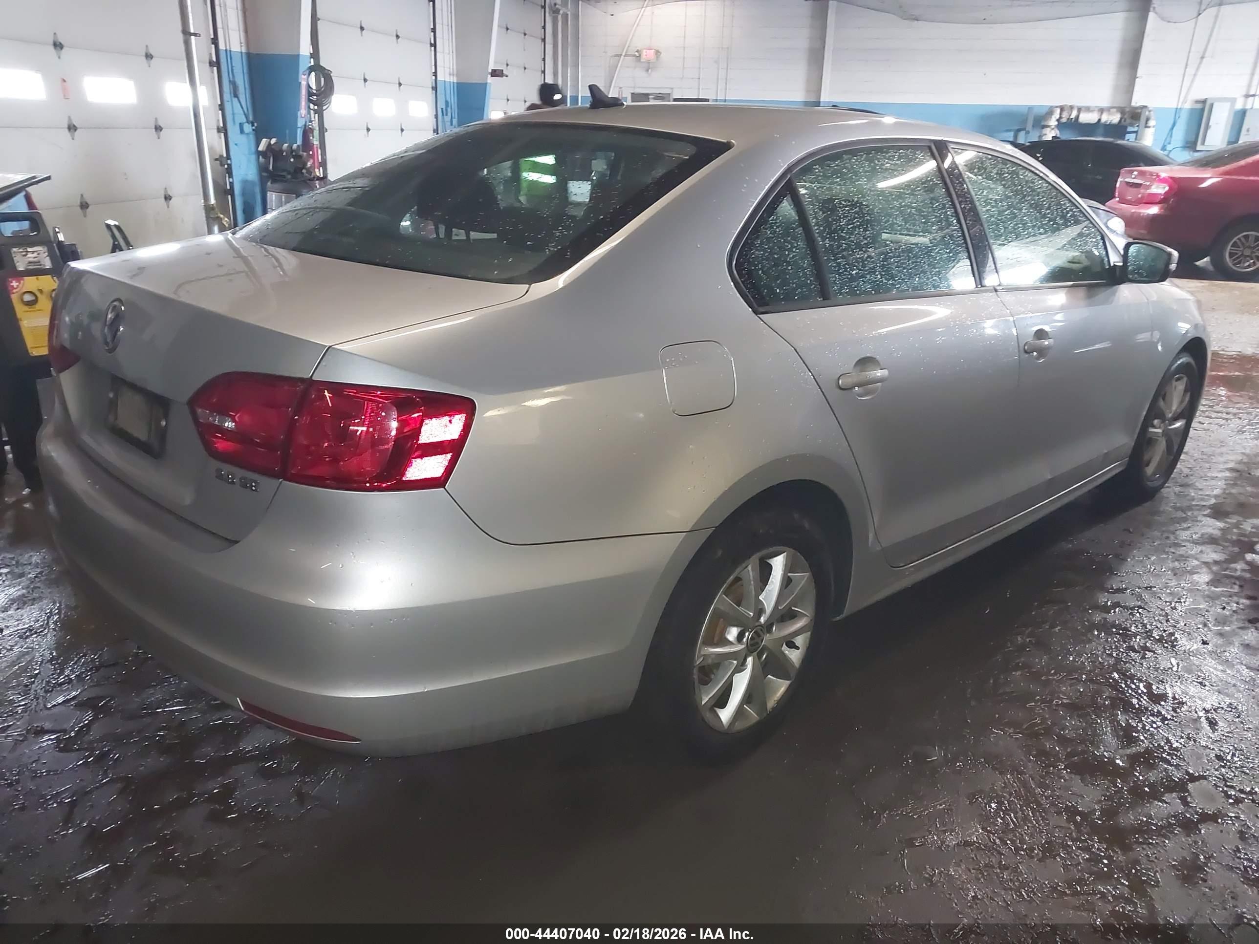 VOLKSWAGEN JETTA image 4
