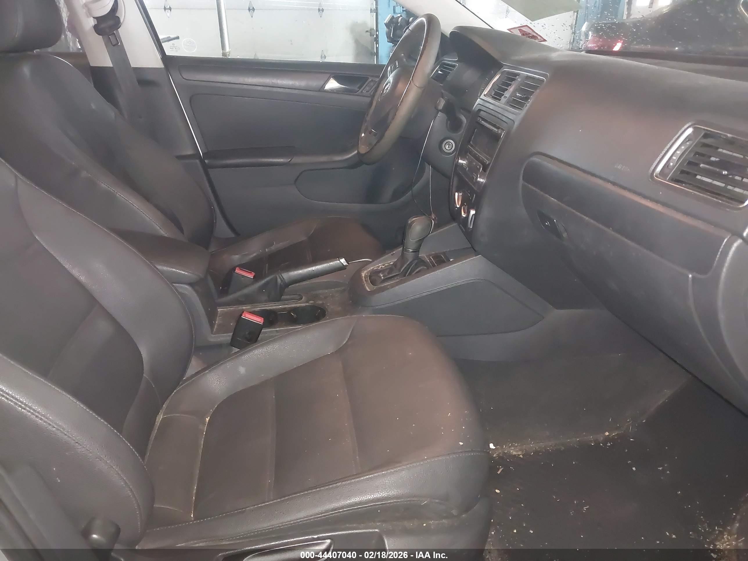 VOLKSWAGEN JETTA image 5