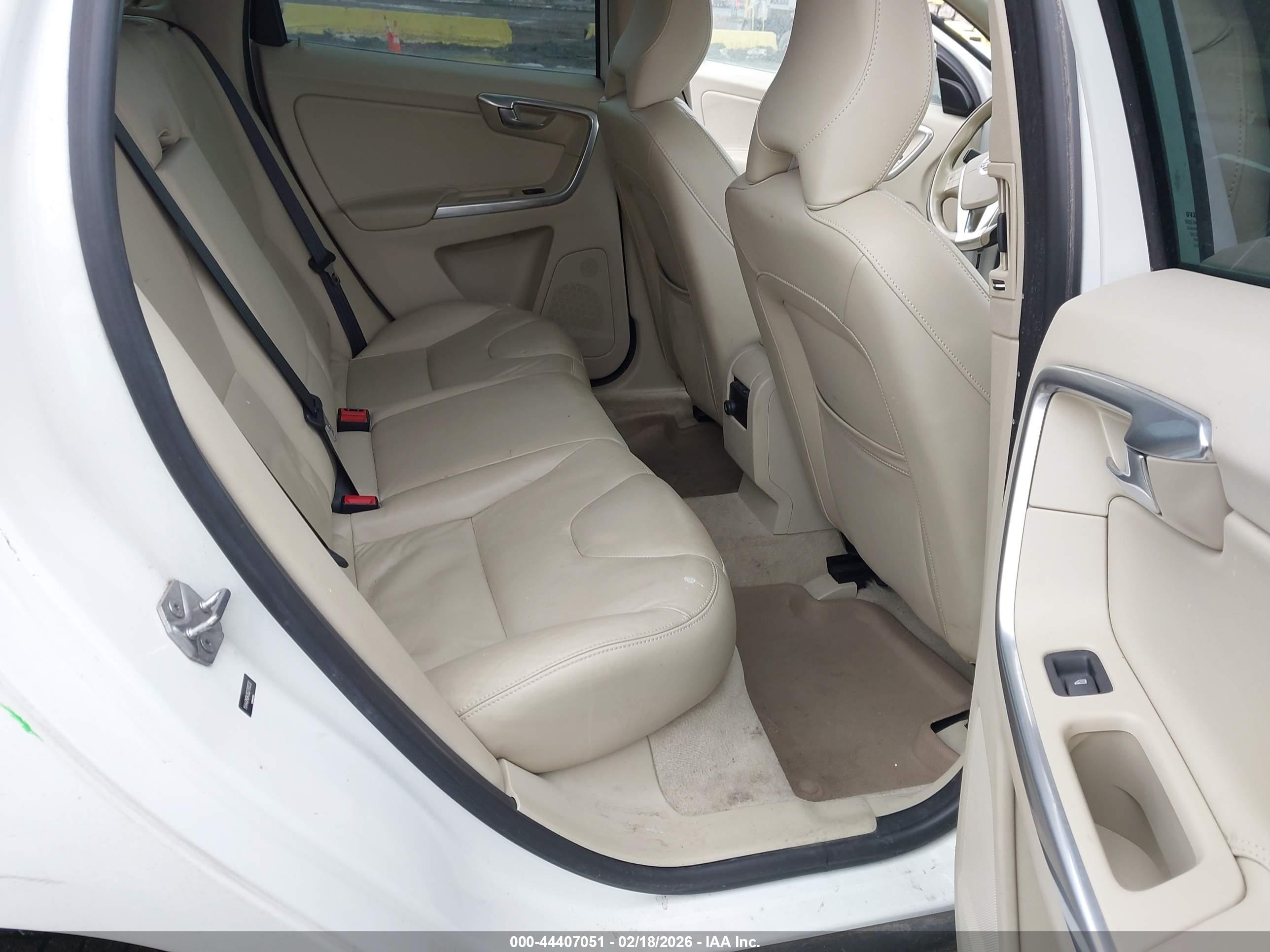 VOLVO XC60 image 8