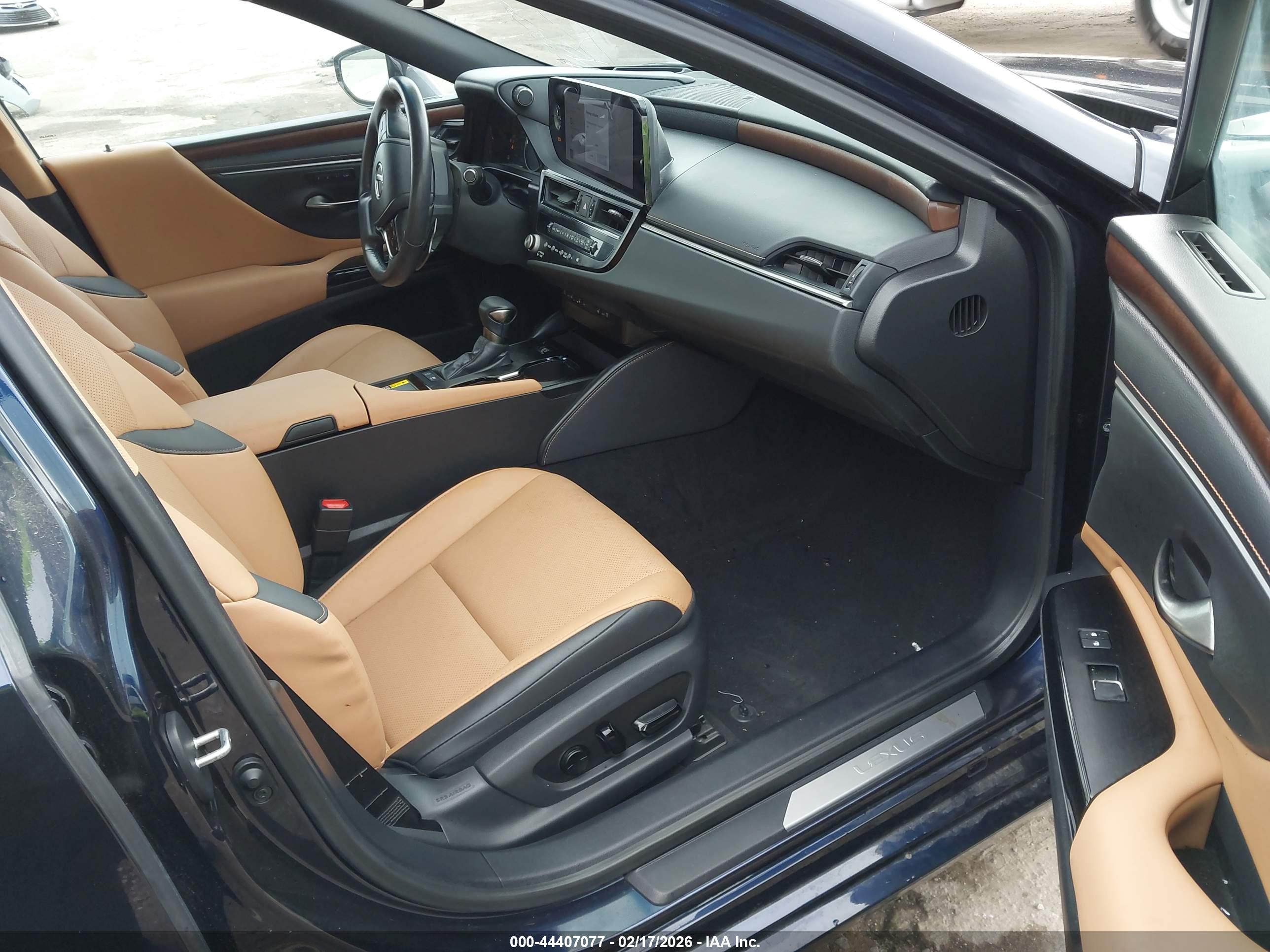 LEXUS ES image 5