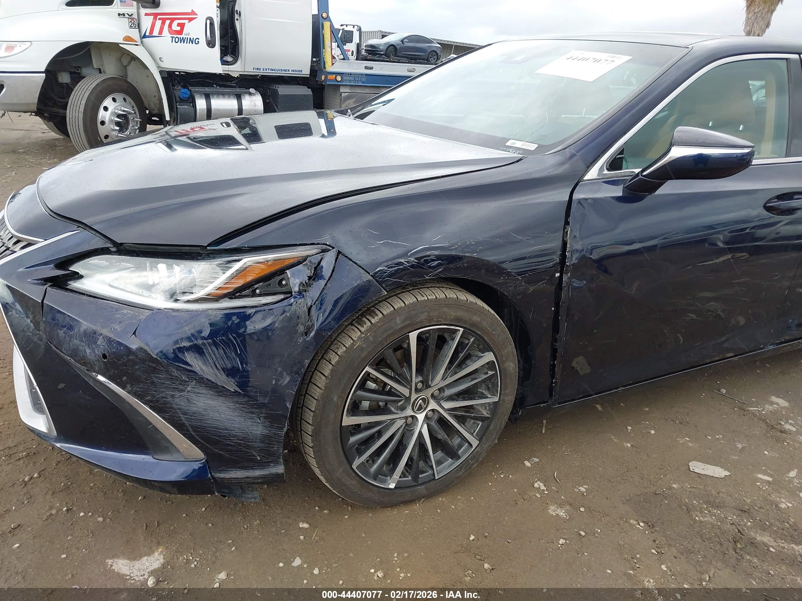 LEXUS ES image 6