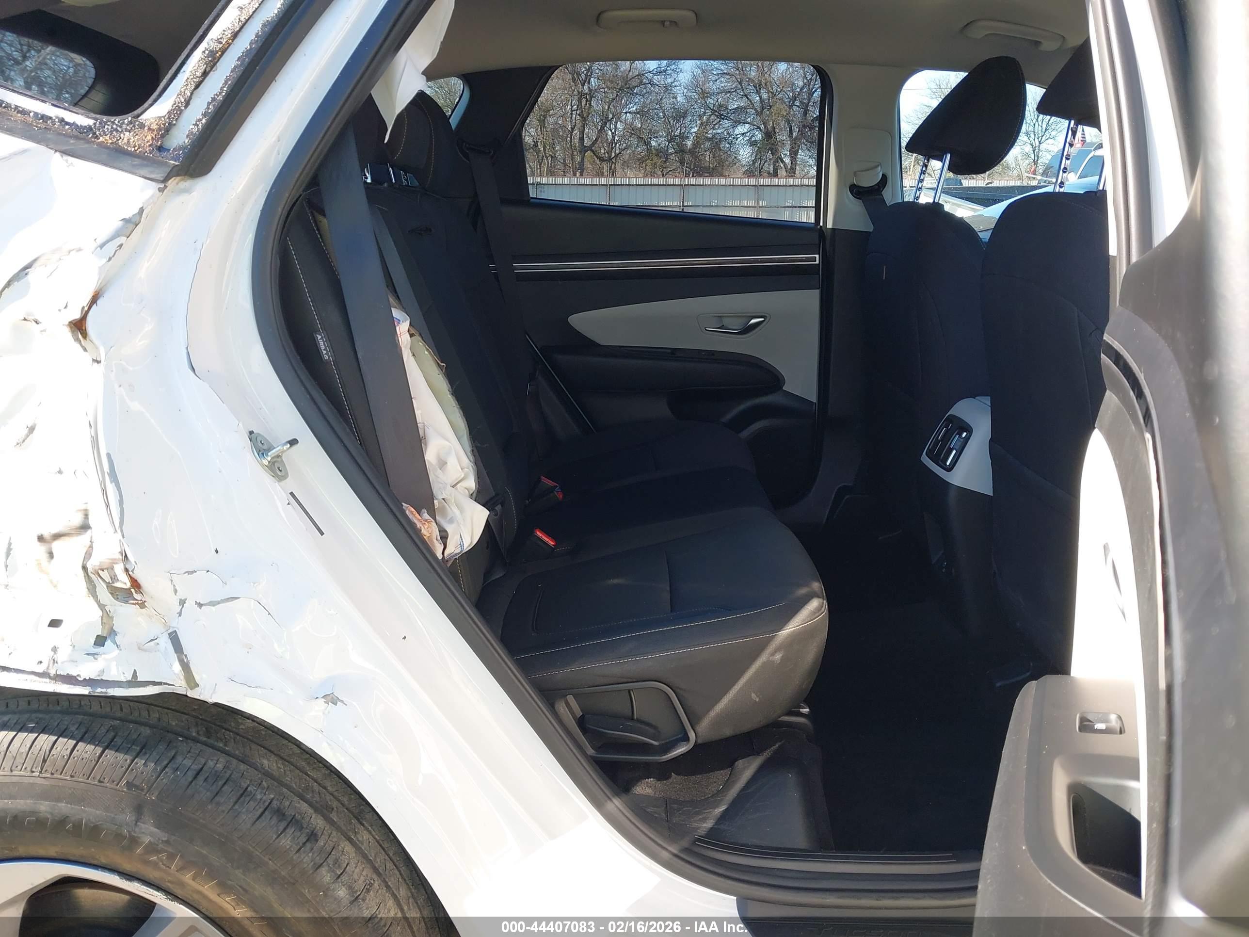 HYUNDAI TUCSON image 8