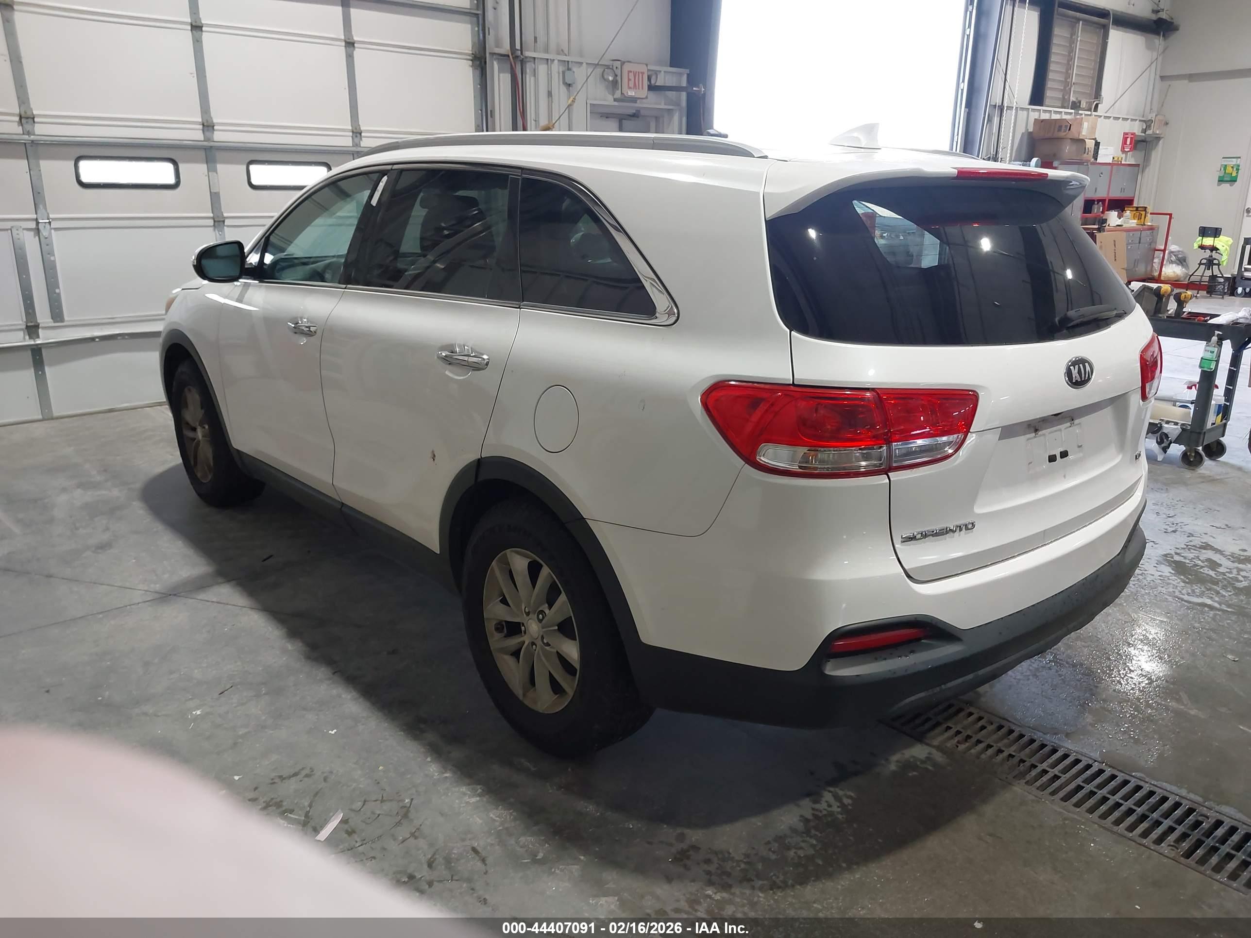 KIA SORENTO image 3