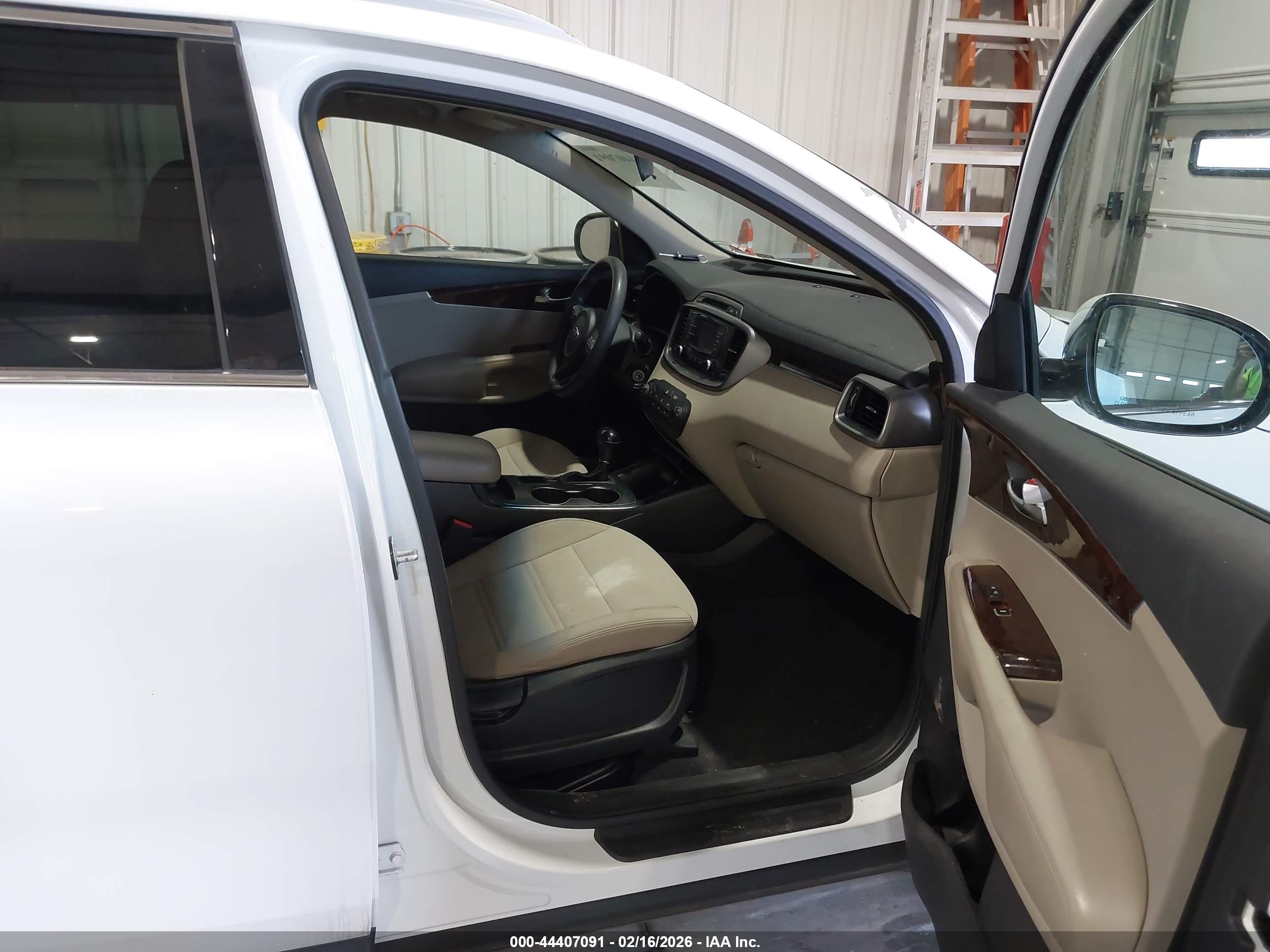 KIA SORENTO image 5