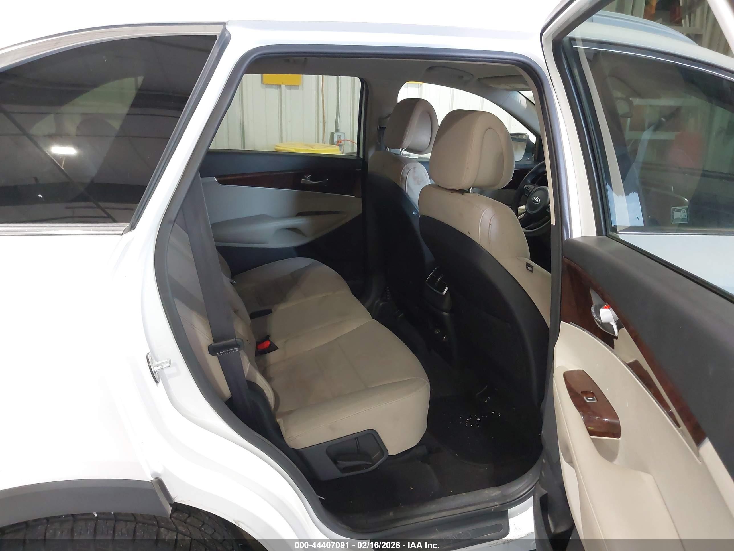 KIA SORENTO image 8