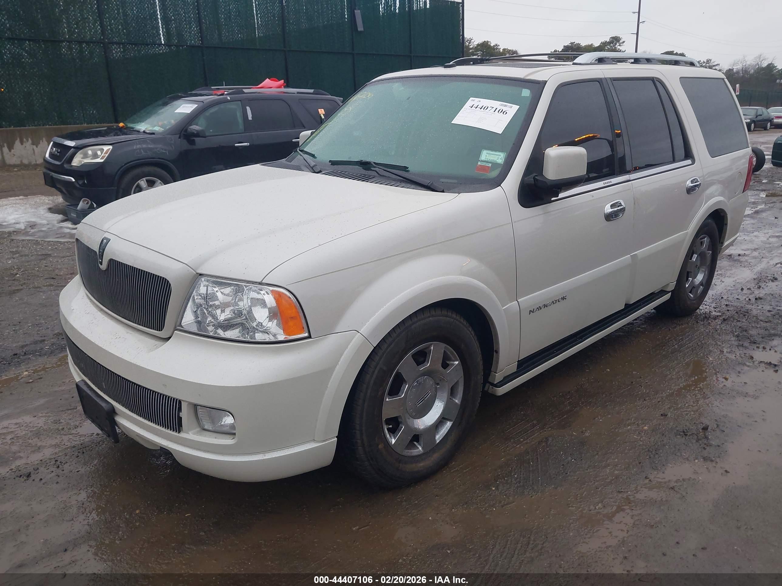 LINCOLN NAVIGATOR image 2