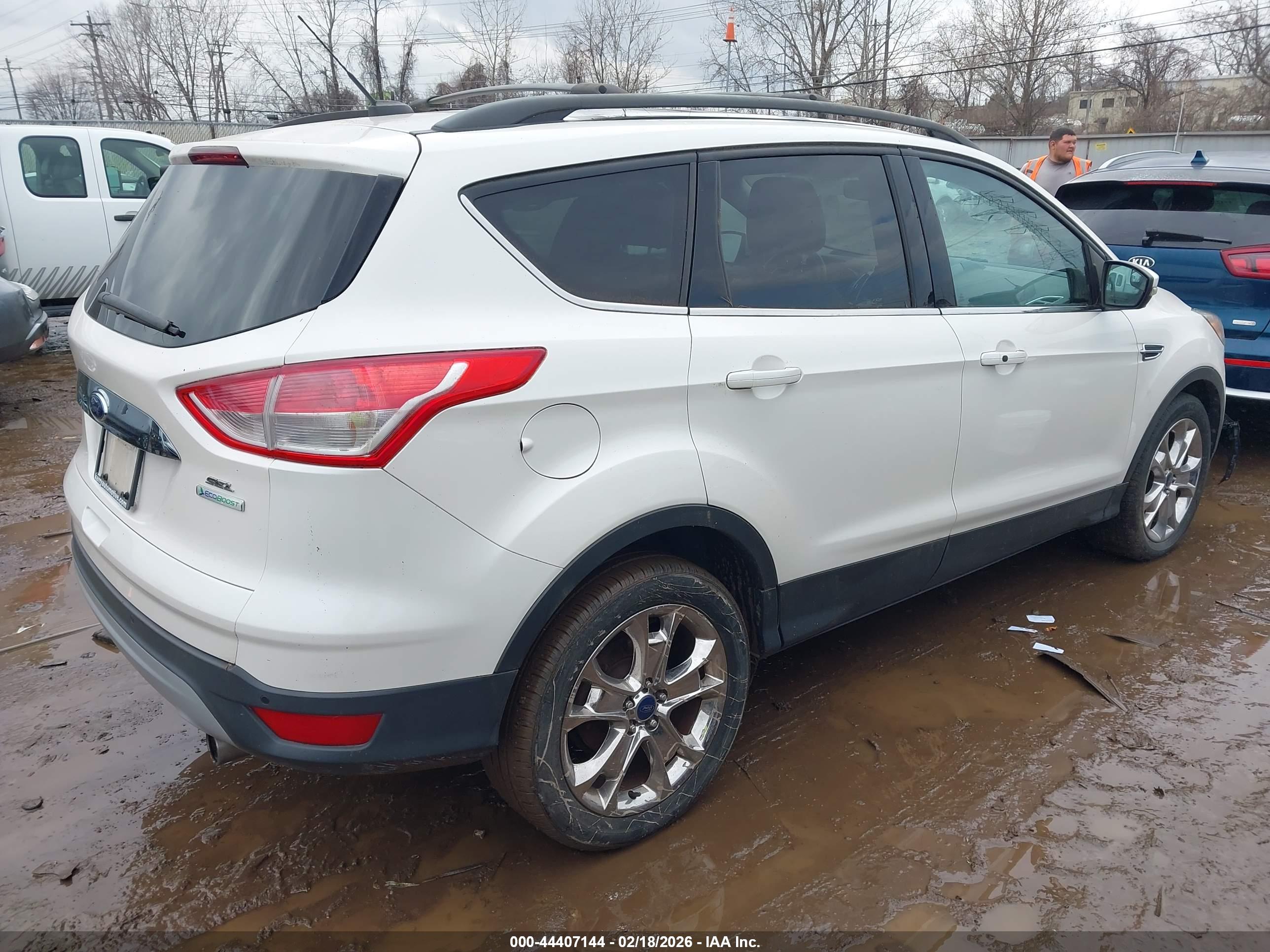 FORD ESCAPE image 4