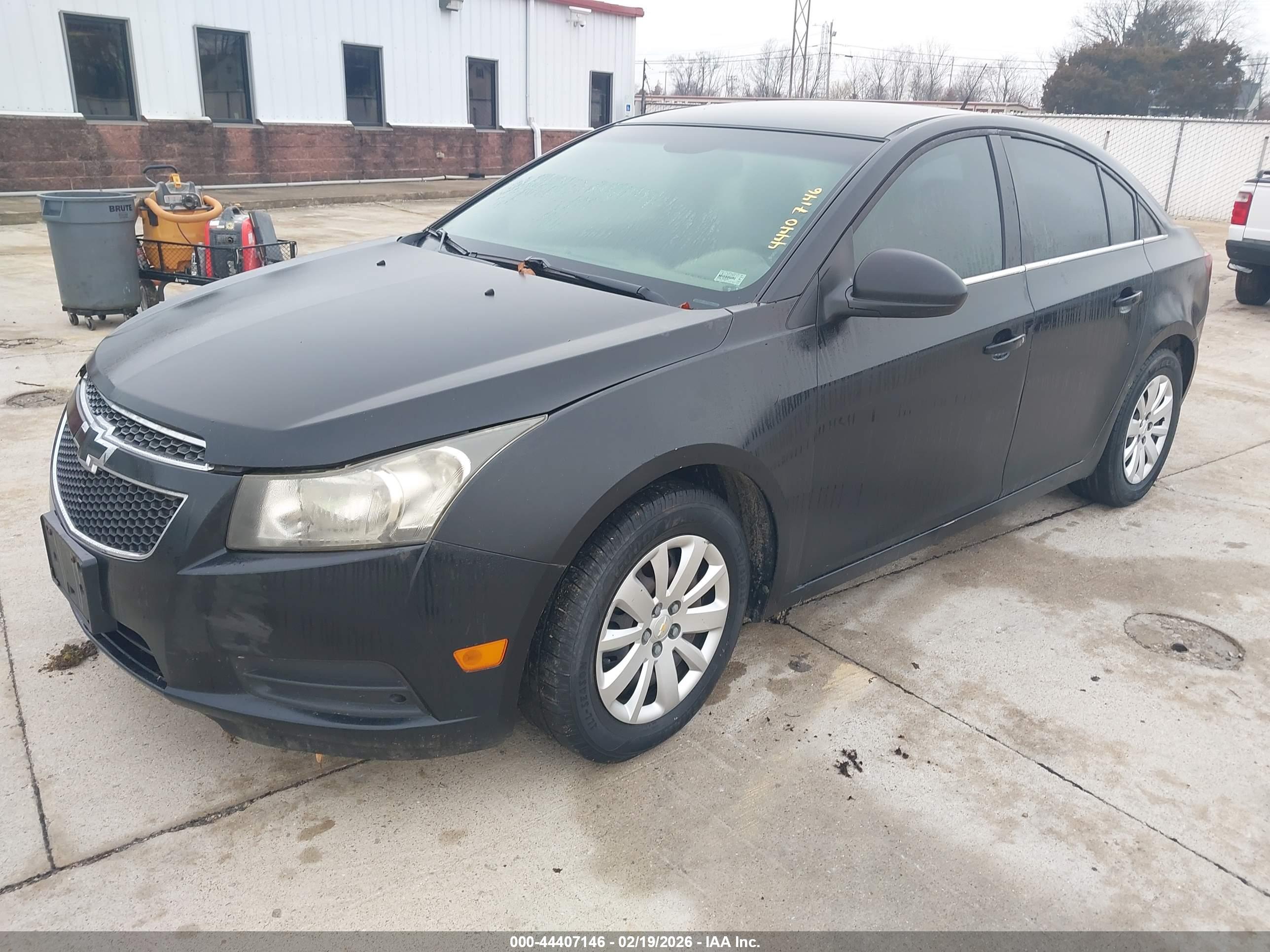 CHEVROLET CRUZE image 2