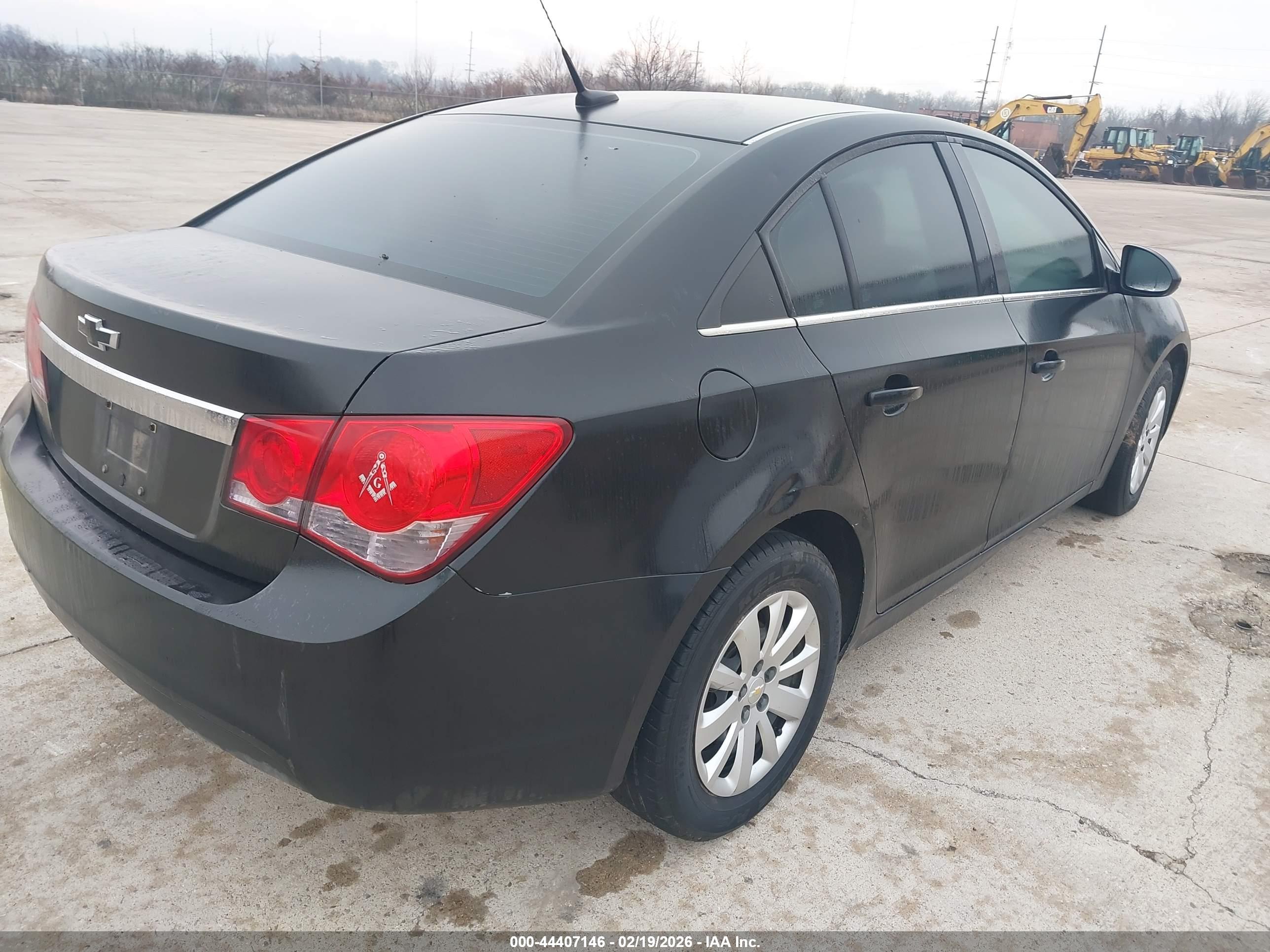 CHEVROLET CRUZE image 4