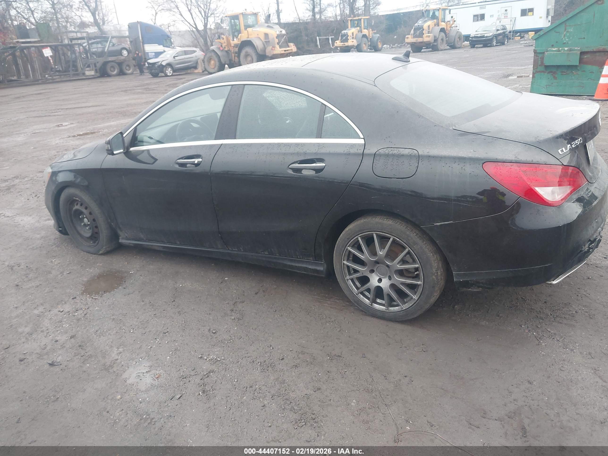 MERCEDES-BENZ CLA image 3