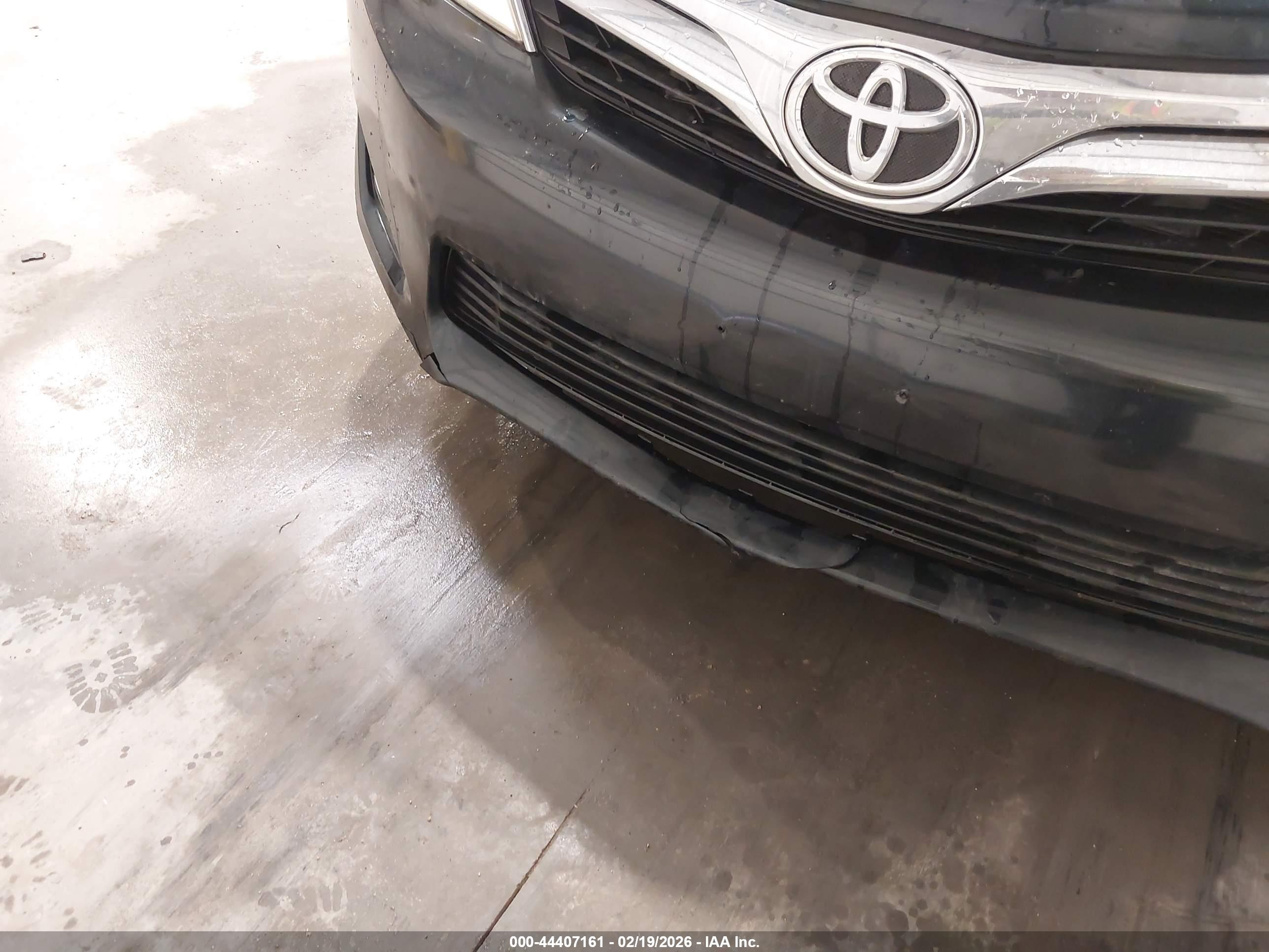 TOYOTA CAMRY image 6