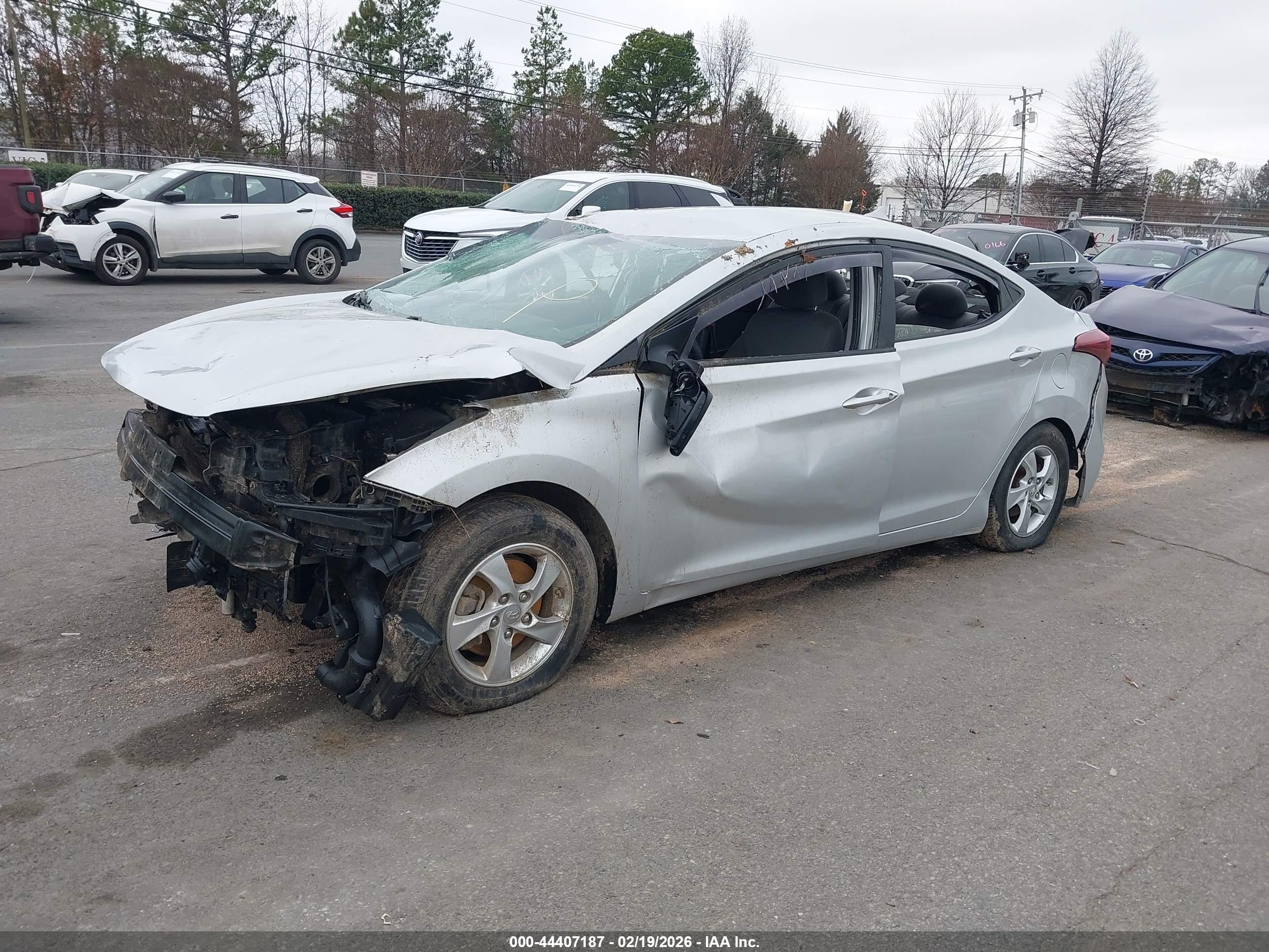 HYUNDAI ELANTRA image 2