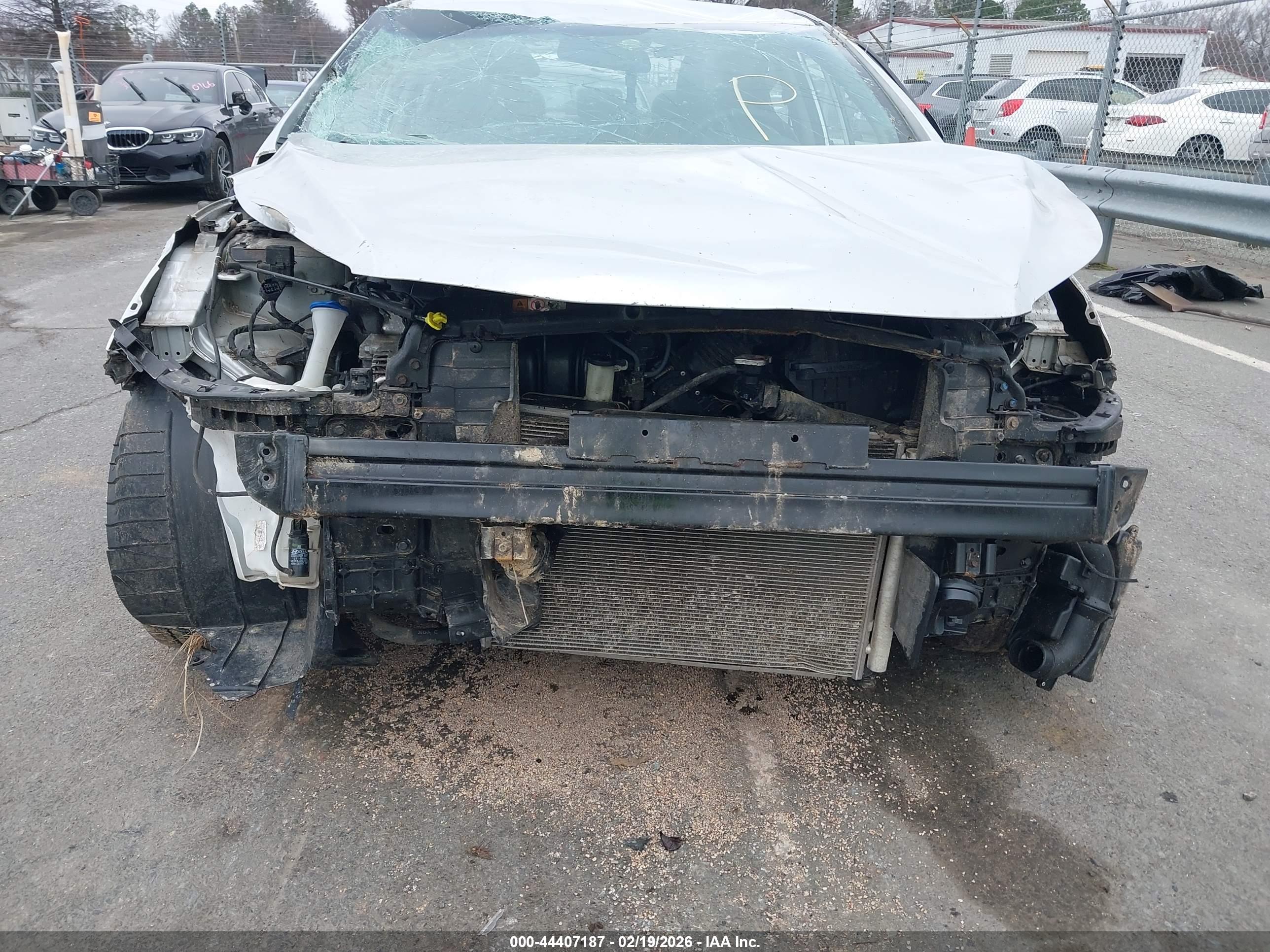 HYUNDAI ELANTRA image 6