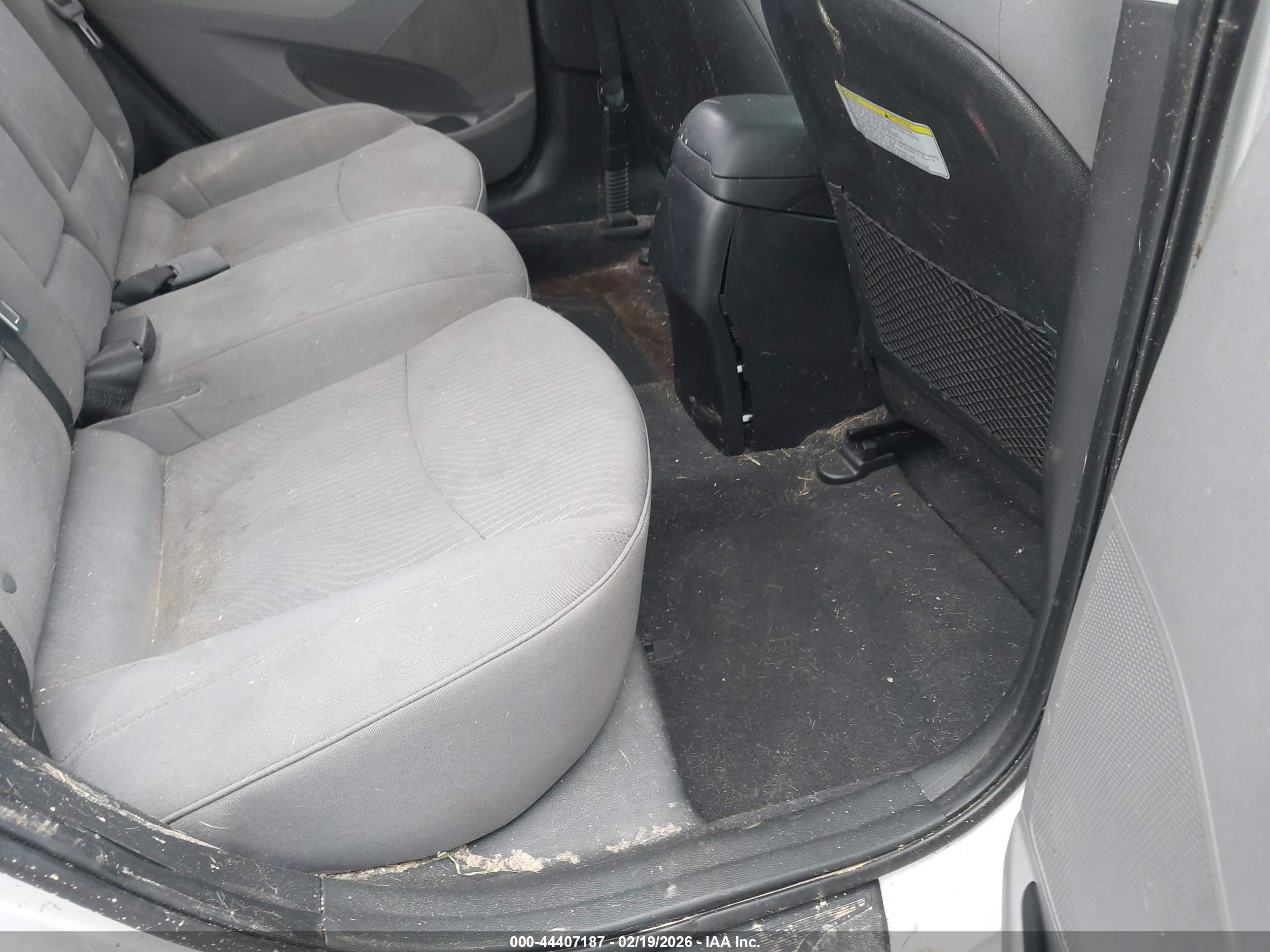 HYUNDAI ELANTRA image 8