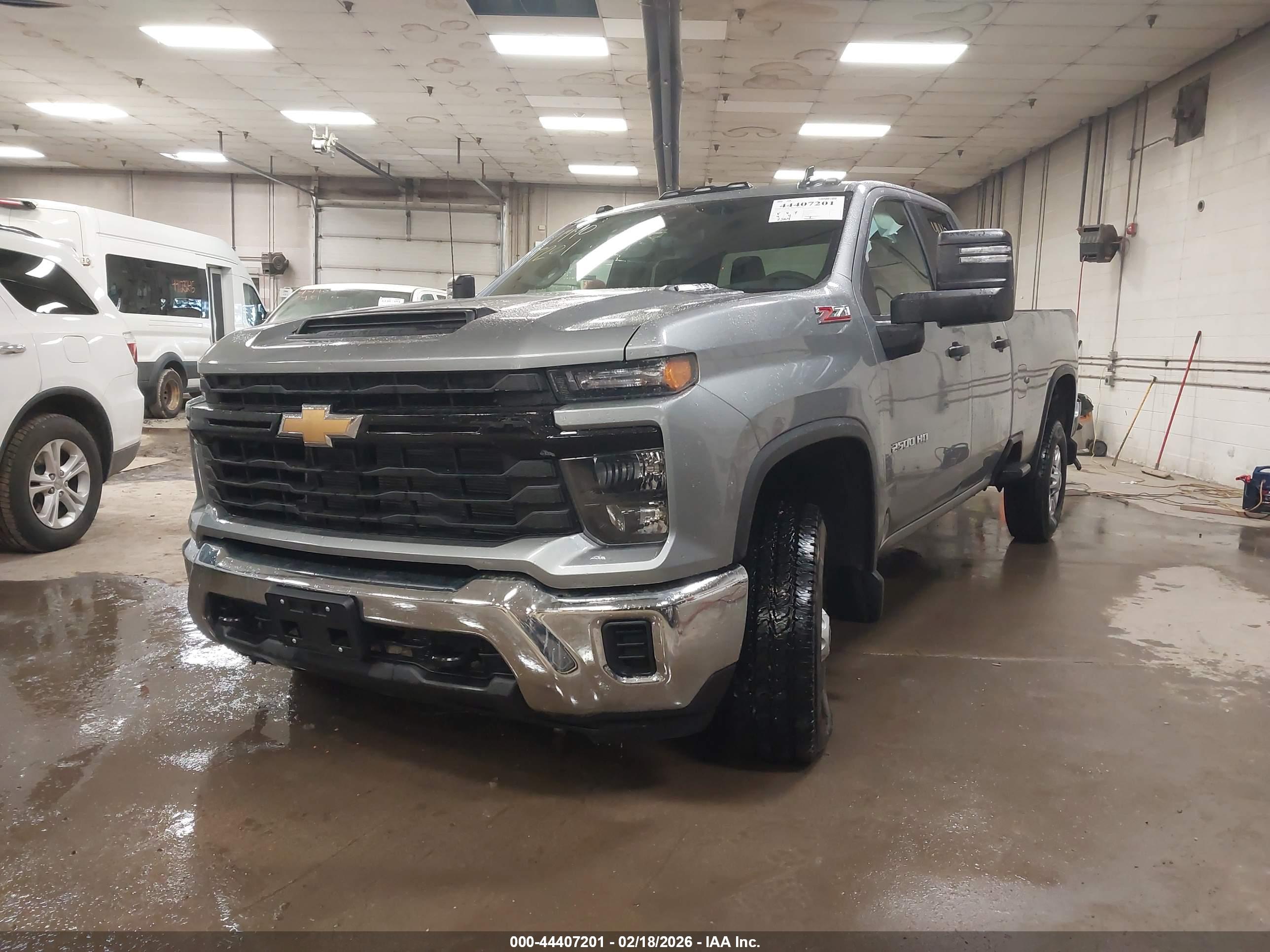 CHEVROLET SILVERADO image 2