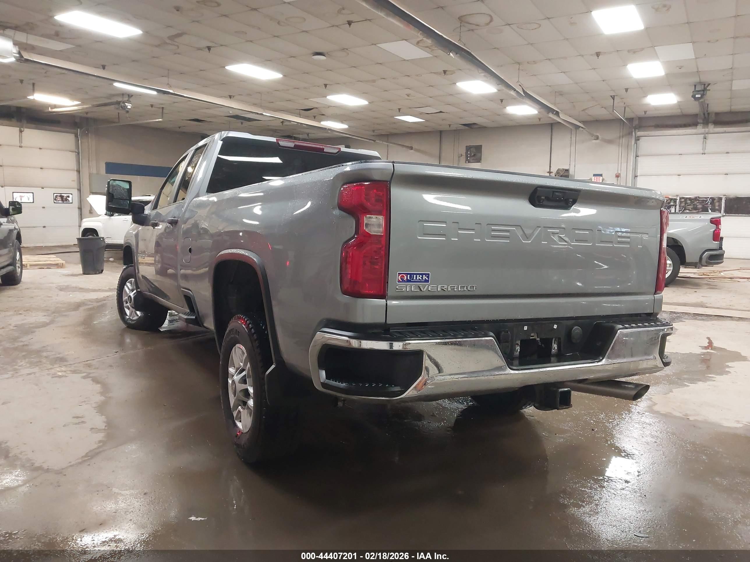 CHEVROLET SILVERADO image 3